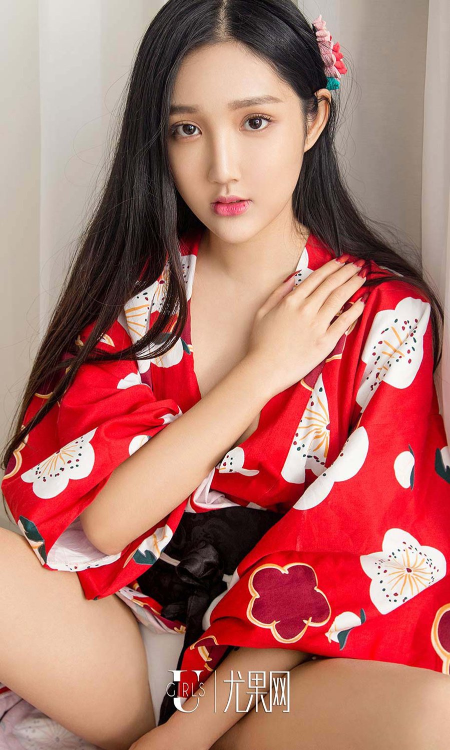 小唐璐和风浴衣 时髦卫衣露美腿
