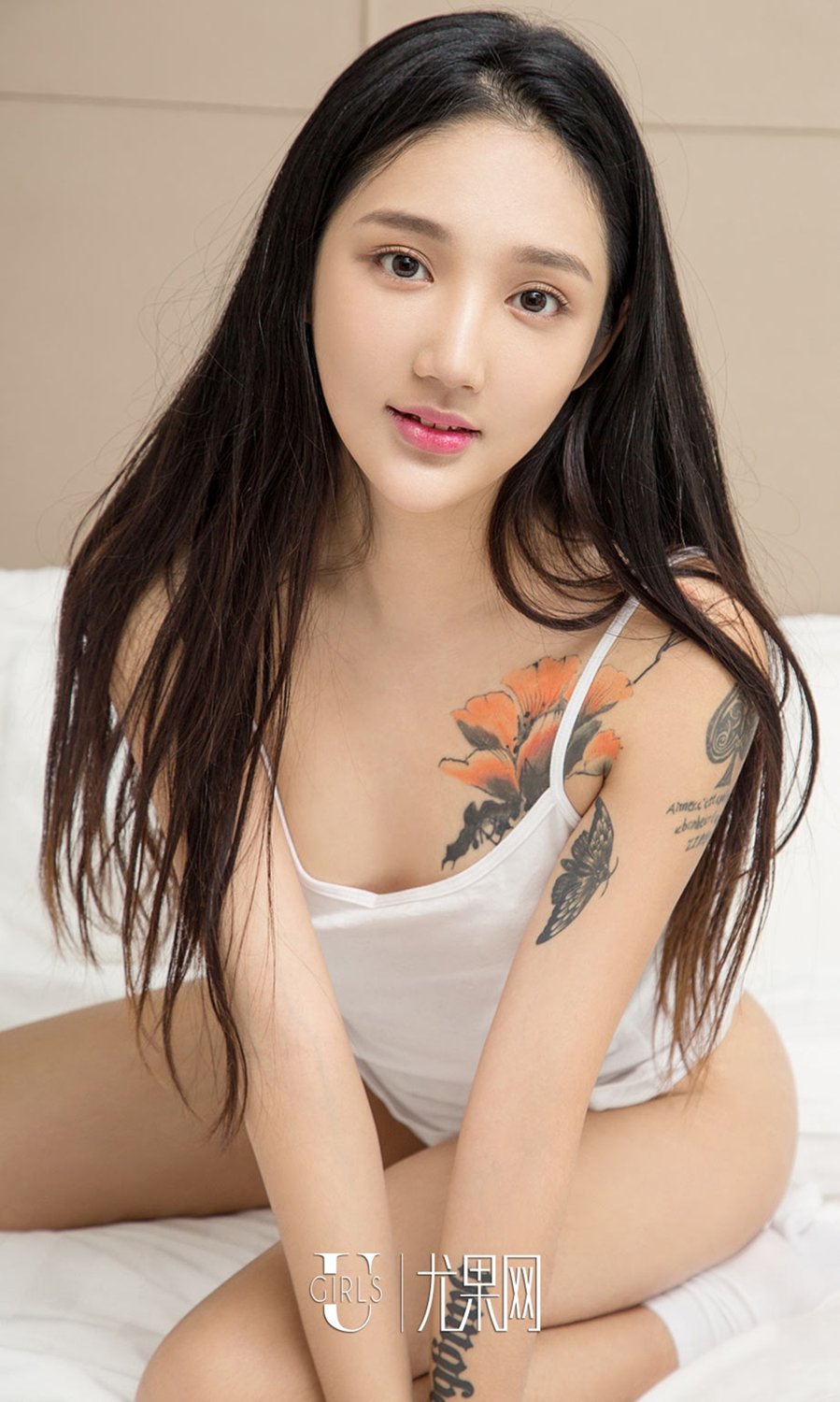 小唐璐和风浴衣 时髦卫衣露美腿