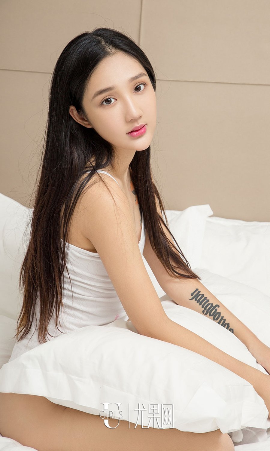 小唐璐和风浴衣 时髦卫衣露美腿