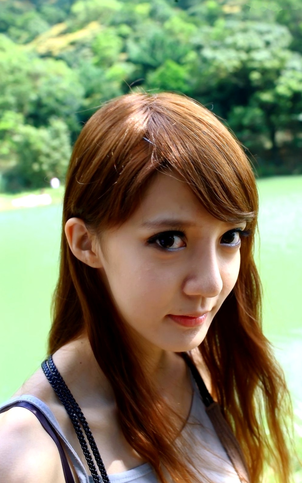 台湾正妹柠檬清新甜美户外写真,治愈系笑容灵动自然,打造满分女友感形象