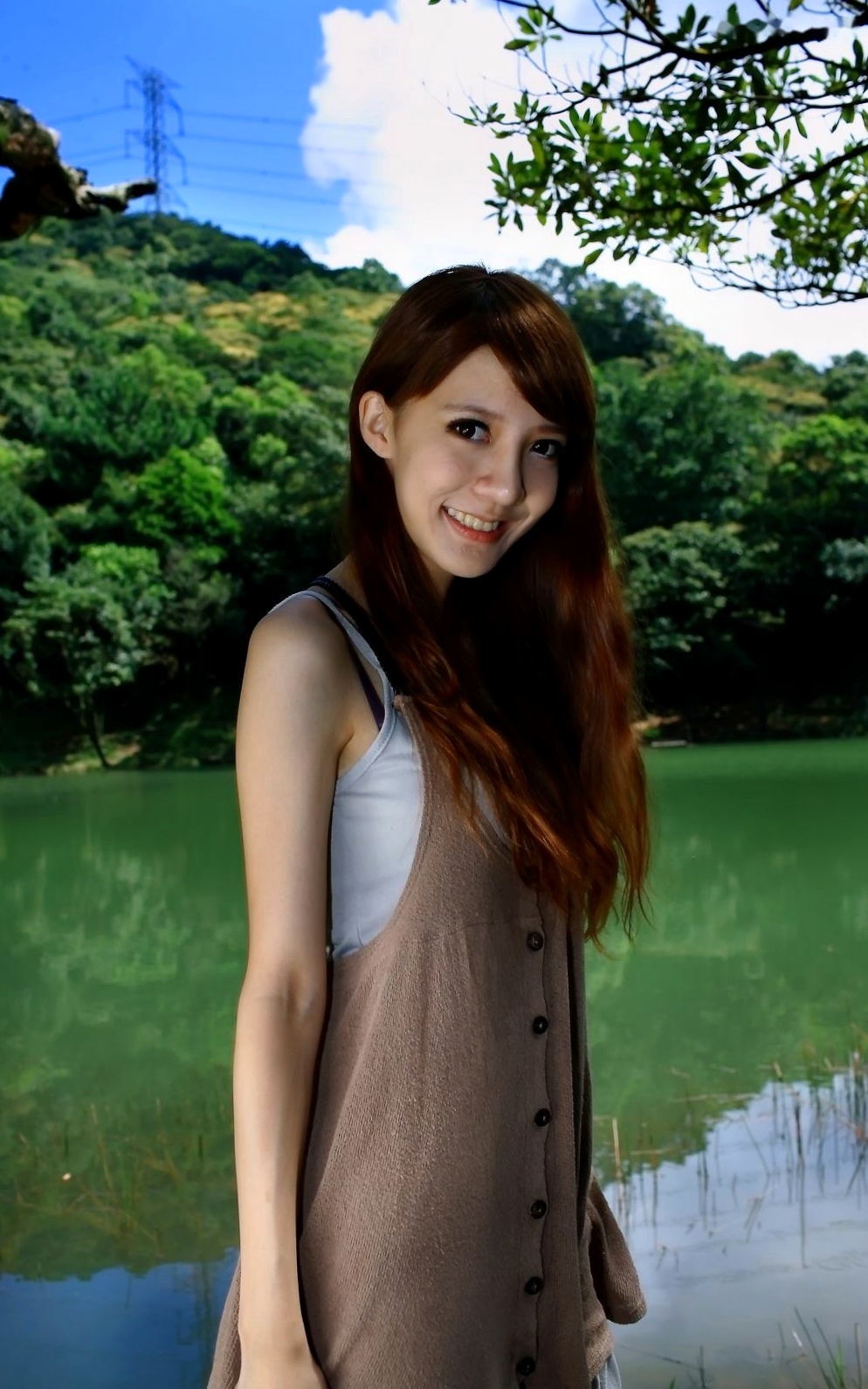 台湾正妹柠檬清新甜美户外写真,治愈系笑容灵动自然,打造满分女友感形象