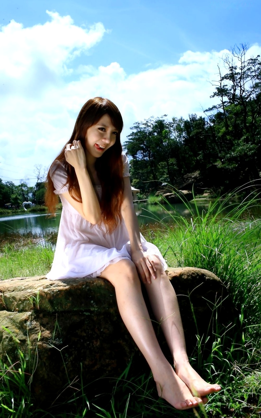 台湾正妹柠檬清新甜美户外写真,治愈系笑容灵动自然,打造满分女友感形象