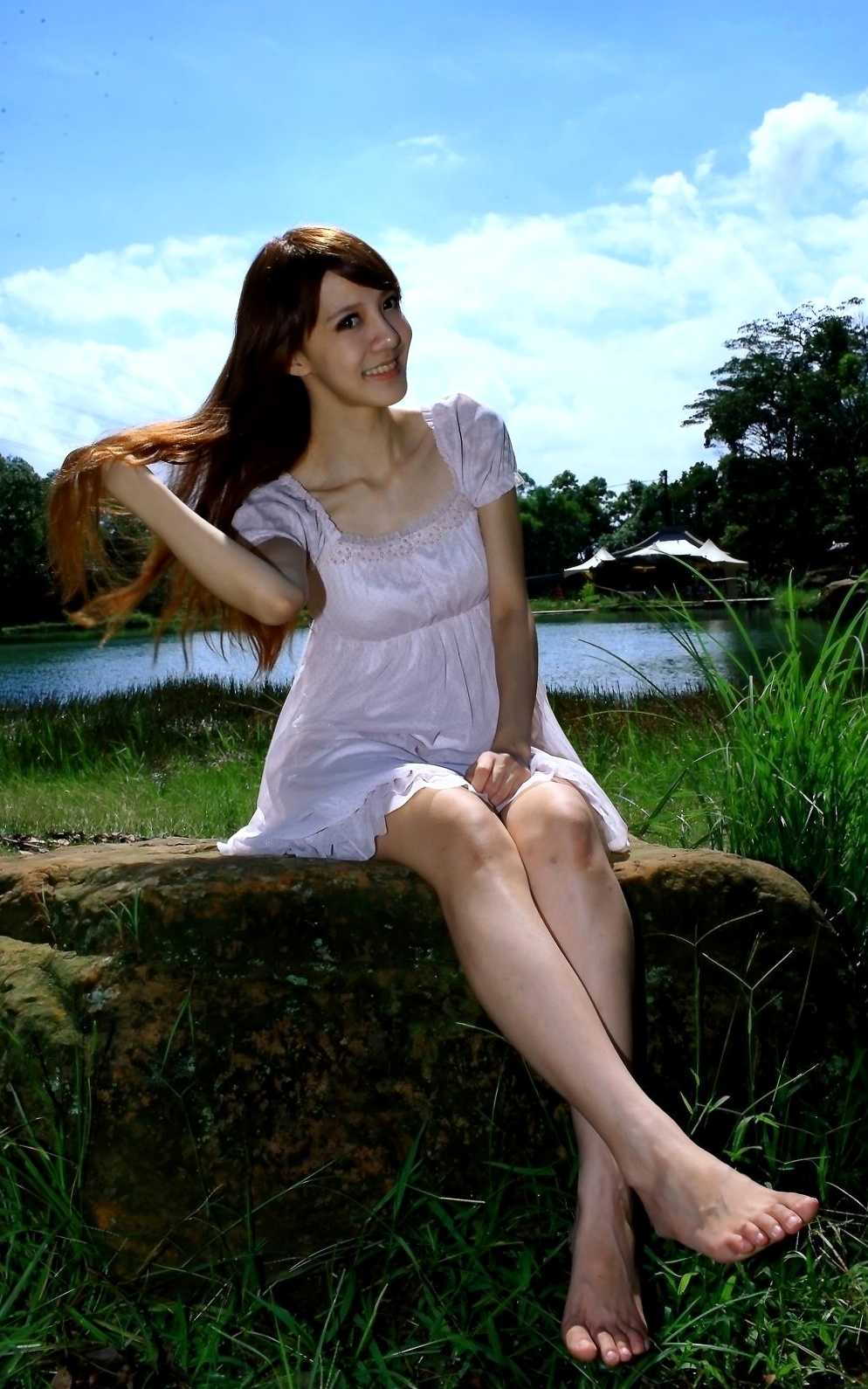 台湾正妹柠檬清新甜美户外写真,治愈系笑容灵动自然,打造满分女友感形象
