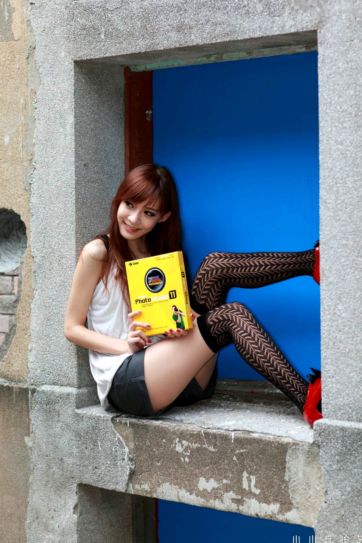 台湾正妹柠檬清新甜美户外写真,治愈系笑容灵动自然,打造满分女友感形象