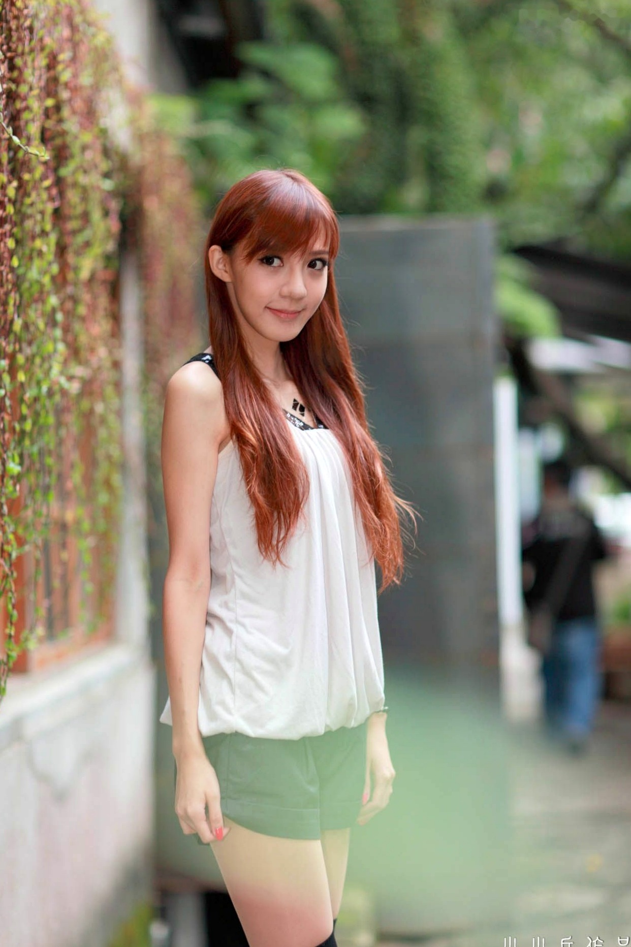 台湾正妹柠檬清新甜美户外写真,治愈系笑容灵动自然,打造满分女友感形象