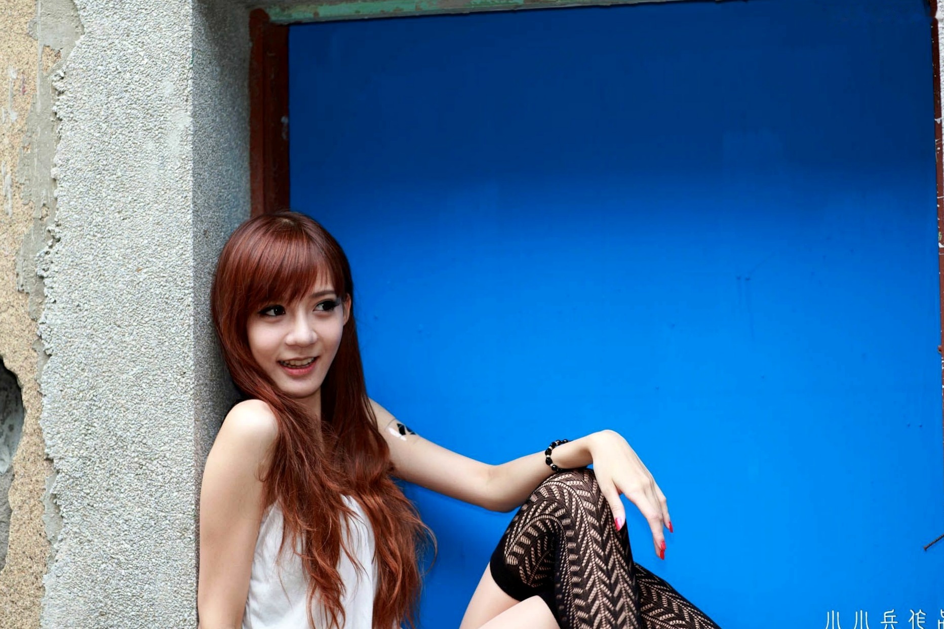 台湾正妹柠檬清新甜美户外写真,治愈系笑容灵动自然,打造满分女友感形象