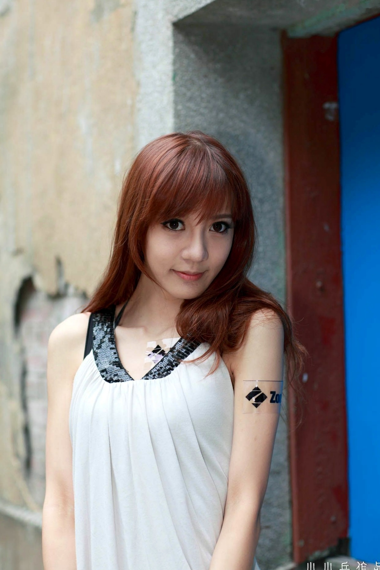 台湾正妹柠檬清新甜美户外写真,治愈系笑容灵动自然,打造满分女友感形象