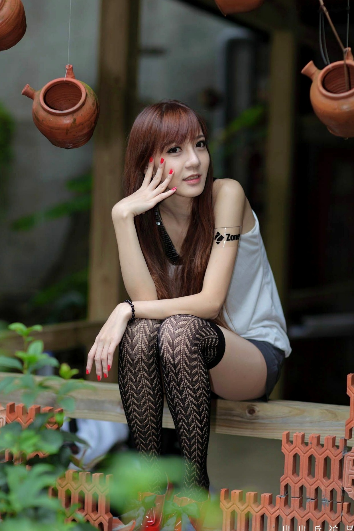 台湾正妹柠檬清新甜美户外写真,治愈系笑容灵动自然,打造满分女友感形象