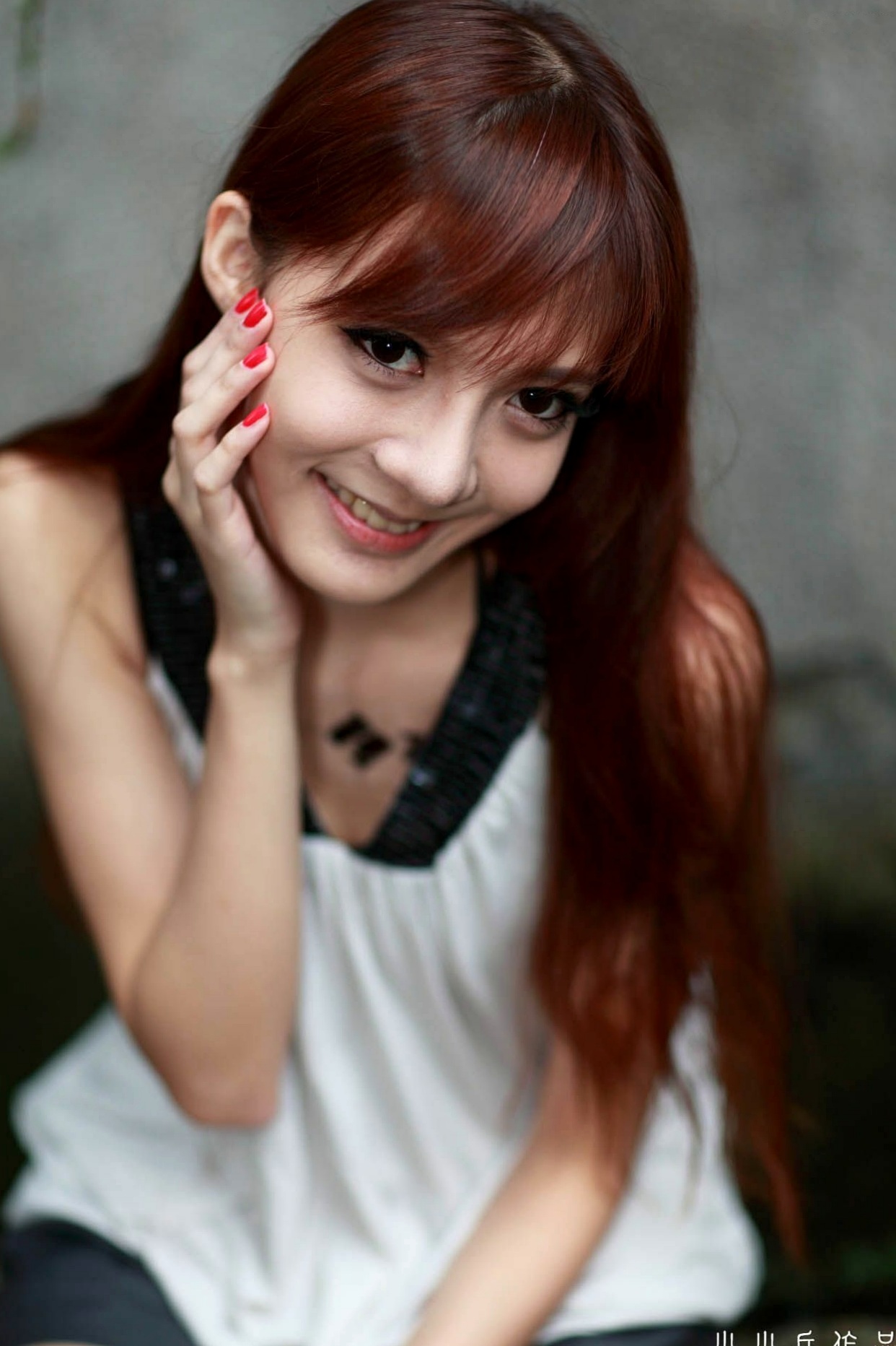 台湾正妹柠檬清新甜美户外写真,治愈系笑容灵动自然,打造满分女友感形象