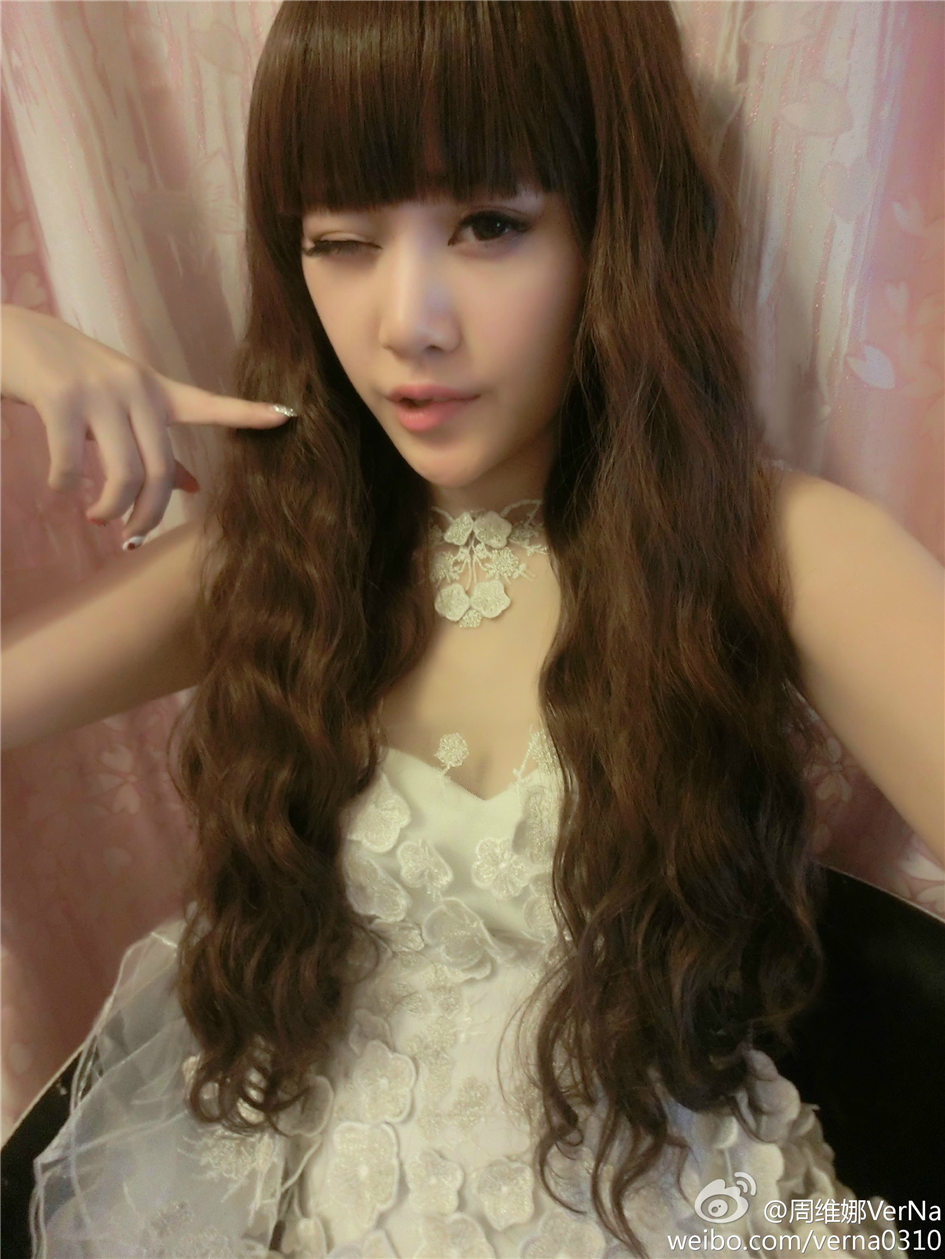 周维娜VerNa 电眼美女浓妆淡抹图片