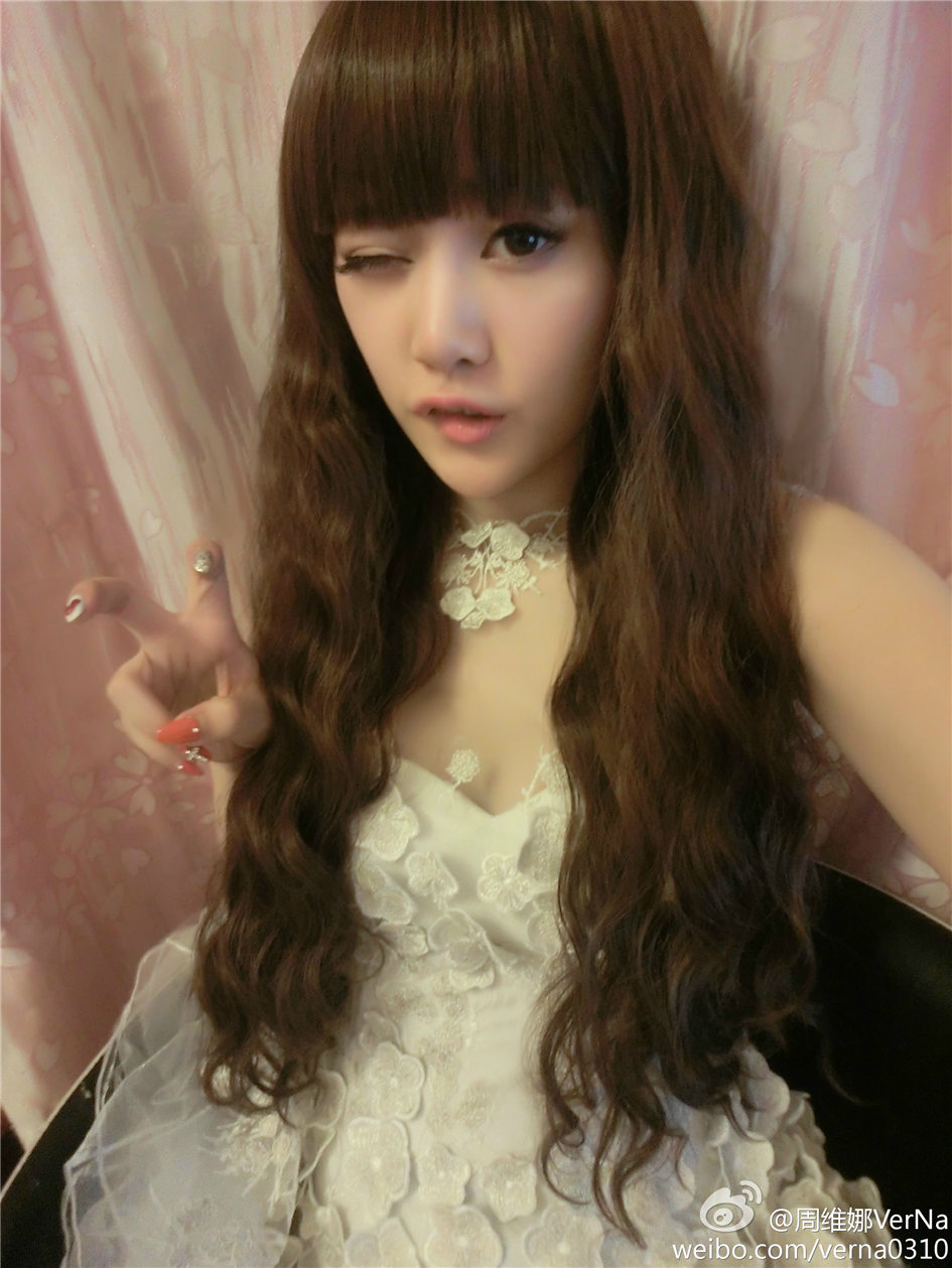 周维娜VerNa 电眼美女浓妆淡抹图片