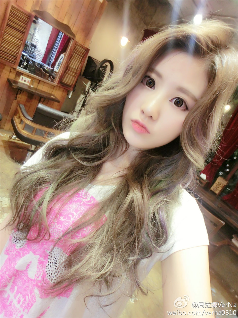 周维娜VerNa 电眼美女浓妆淡抹图片