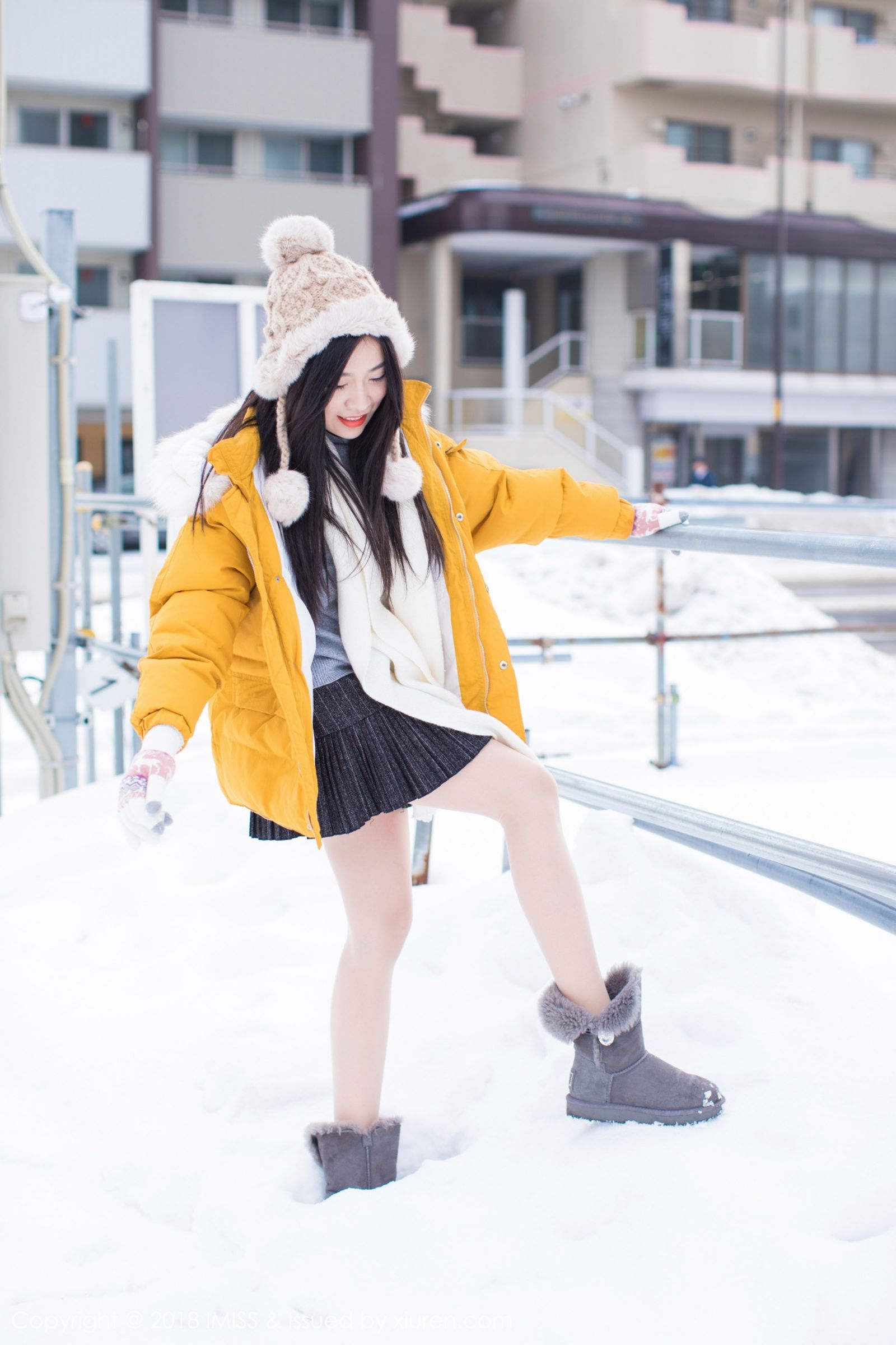 冬日女神许诺Sabrina 雪地戏耍妩媚和服