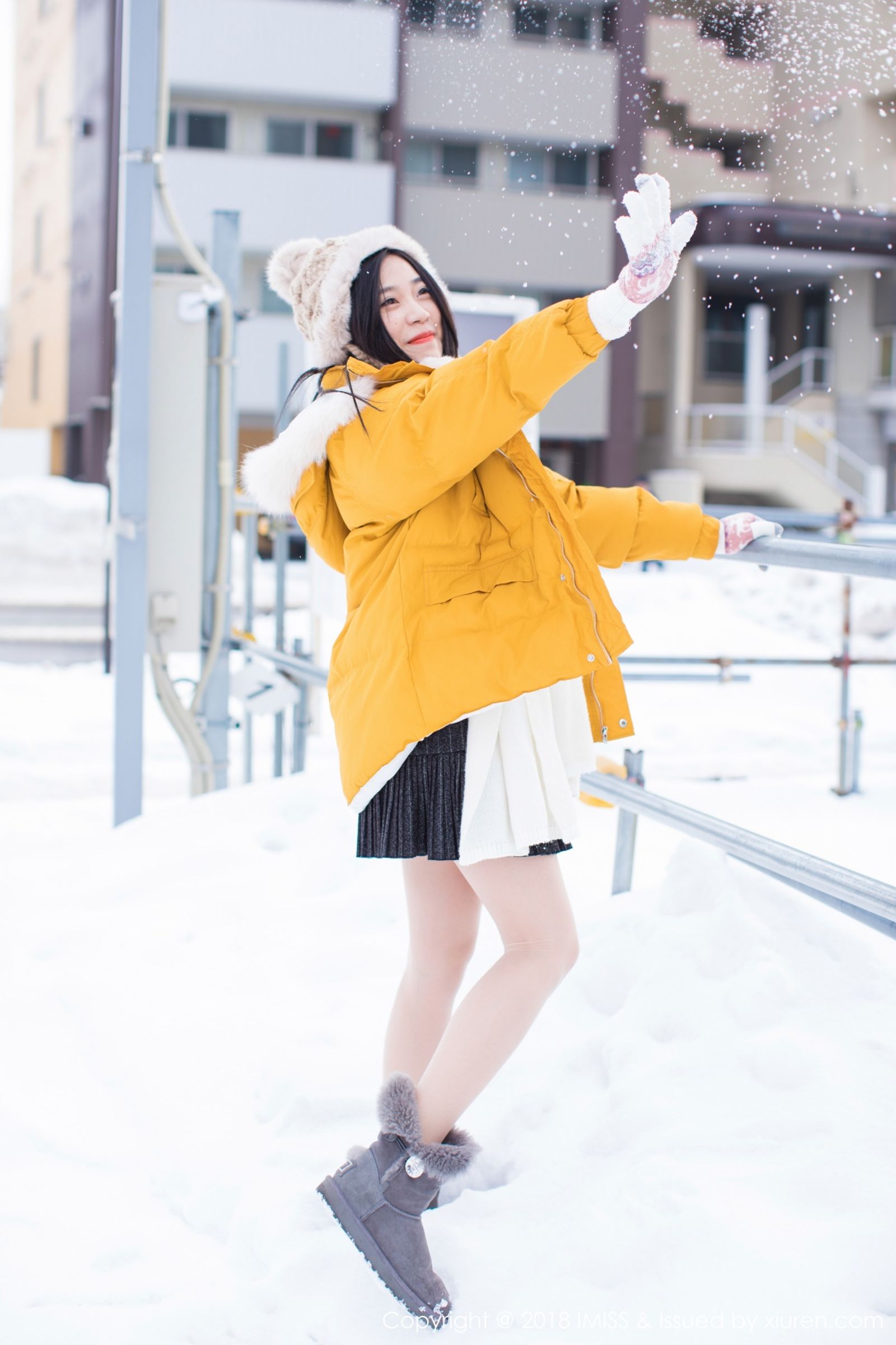 冬日女神许诺Sabrina 雪地戏耍妩媚和服
