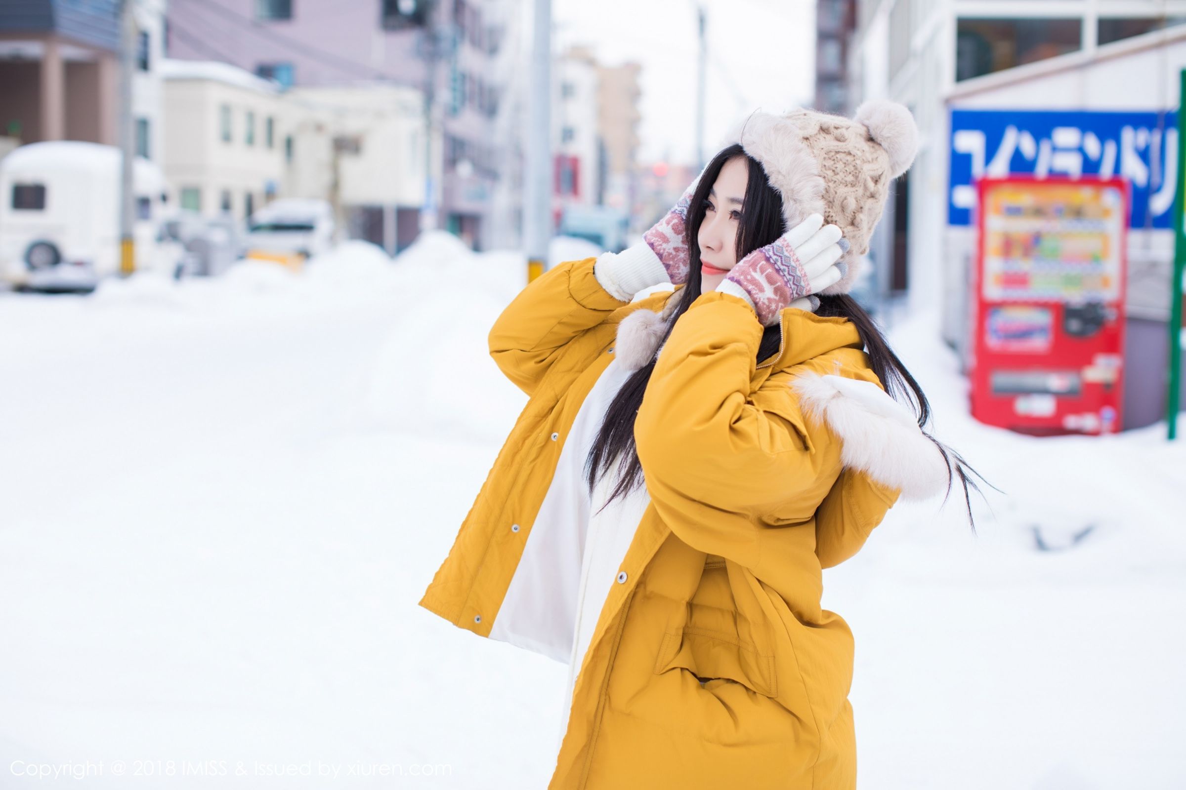 冬日女神许诺Sabrina 雪地戏耍妩媚和服