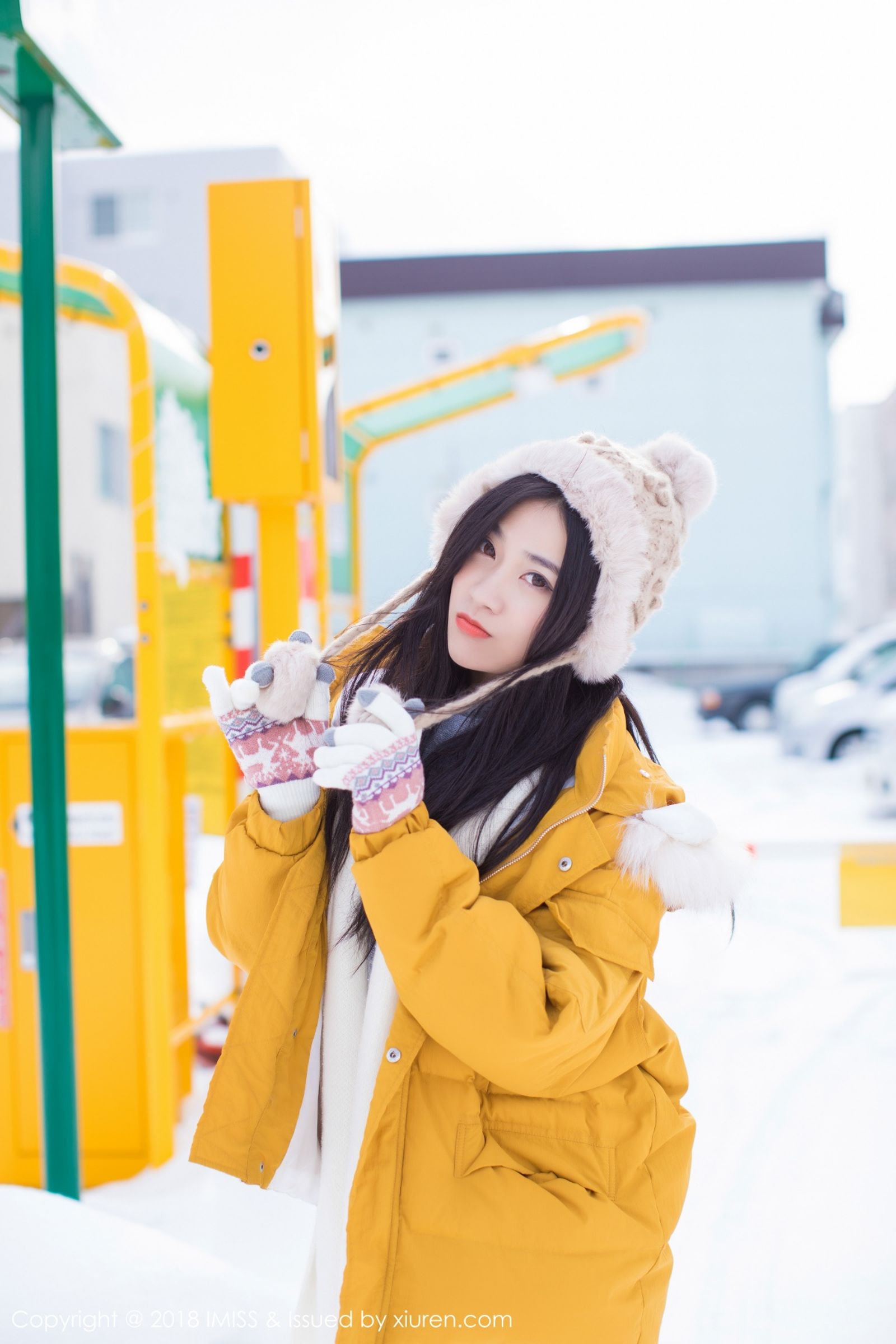 冬日女神许诺Sabrina 雪地戏耍妩媚和服