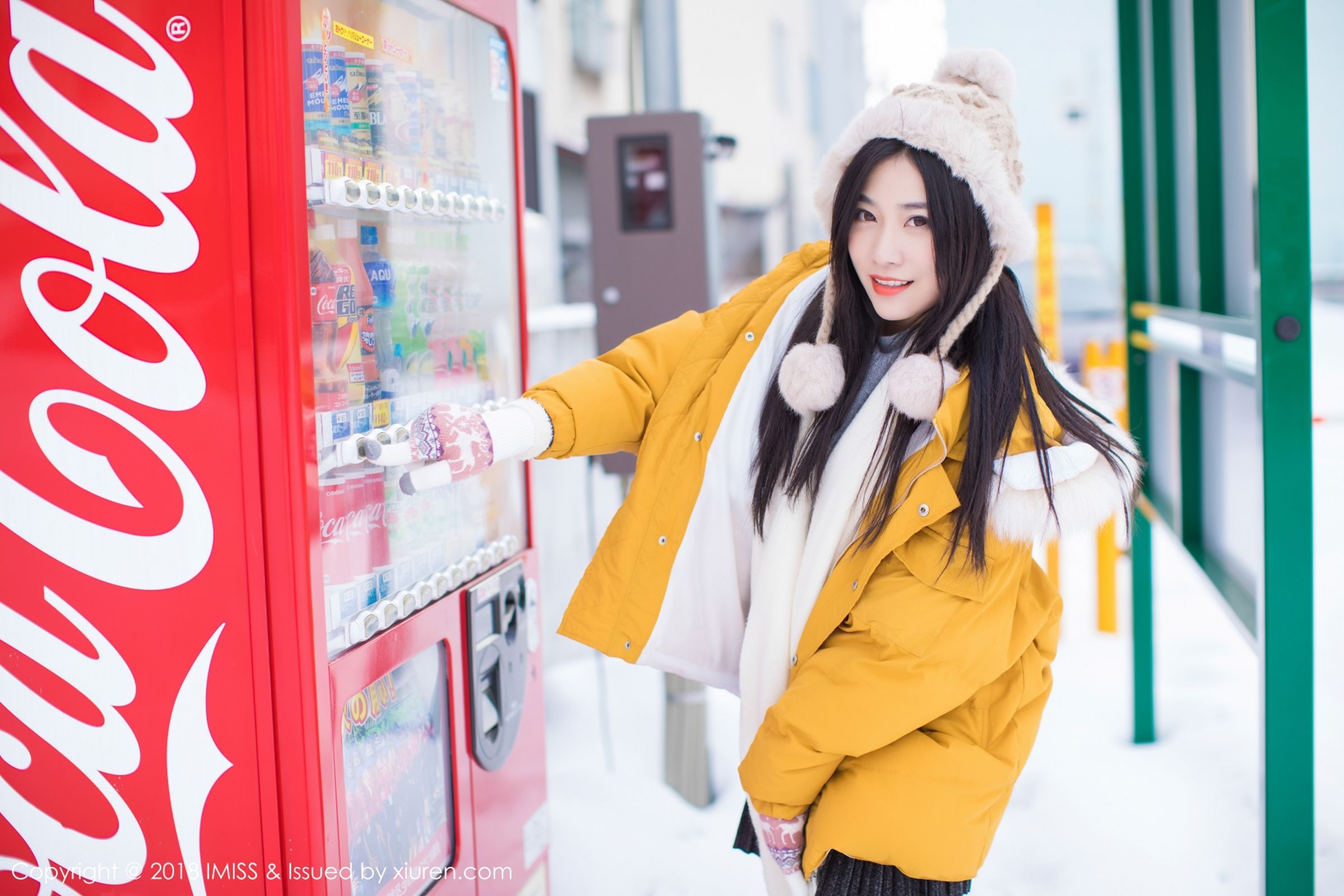 冬日女神许诺Sabrina 雪地戏耍妩媚和服