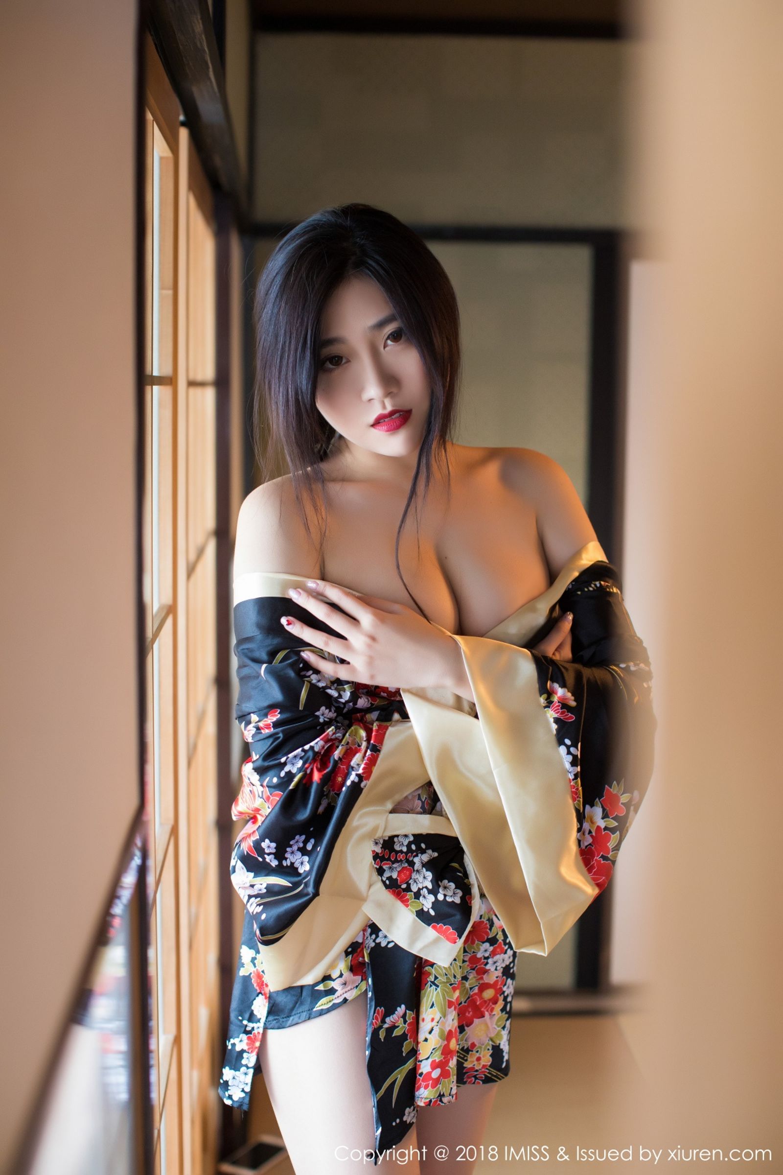 冬日女神许诺Sabrina 雪地戏耍妩媚和服