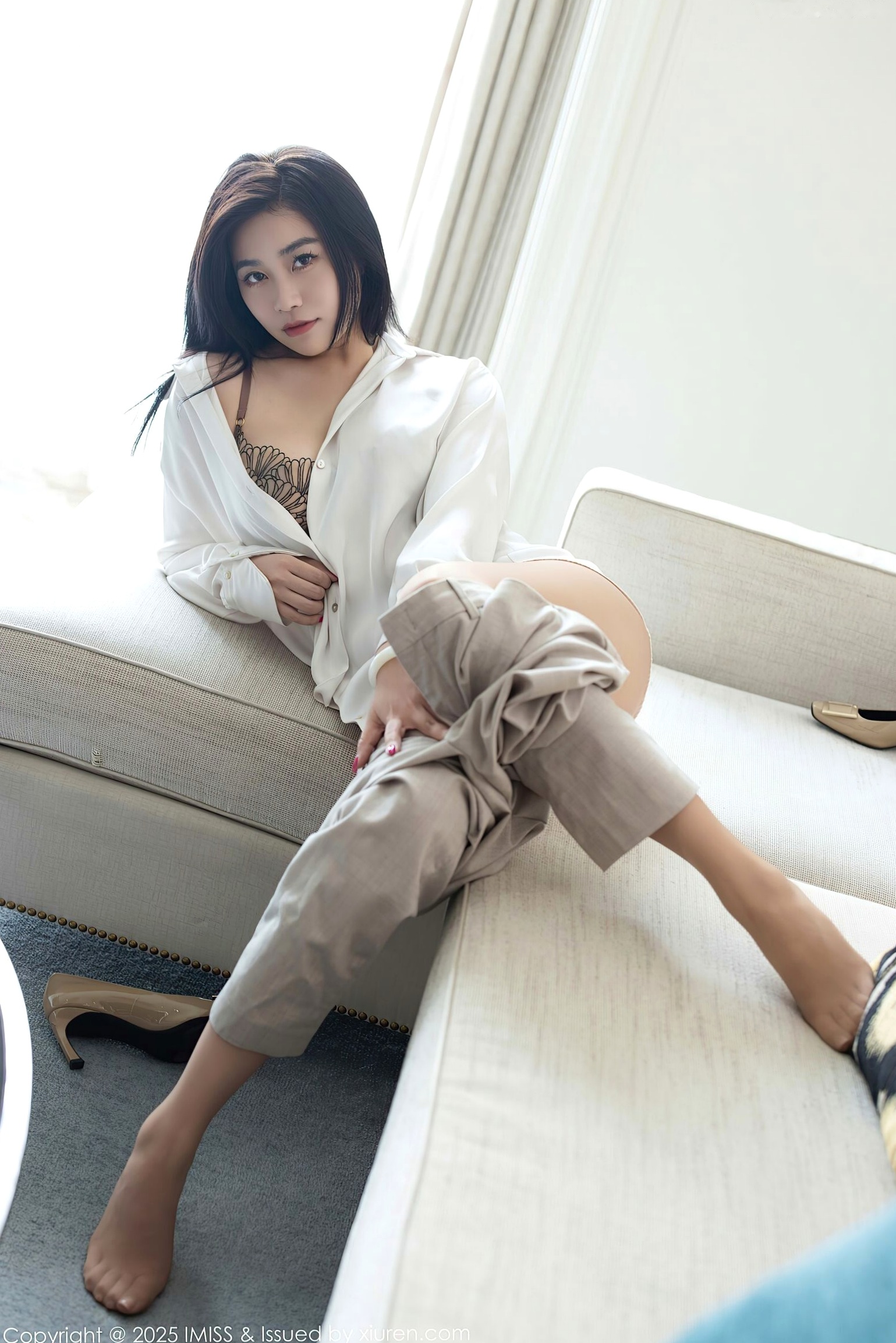 IMiss爱蜜社 NO.800 许诺Sabrina - 居家OL白衬衫肉丝诱惑性感私房写真