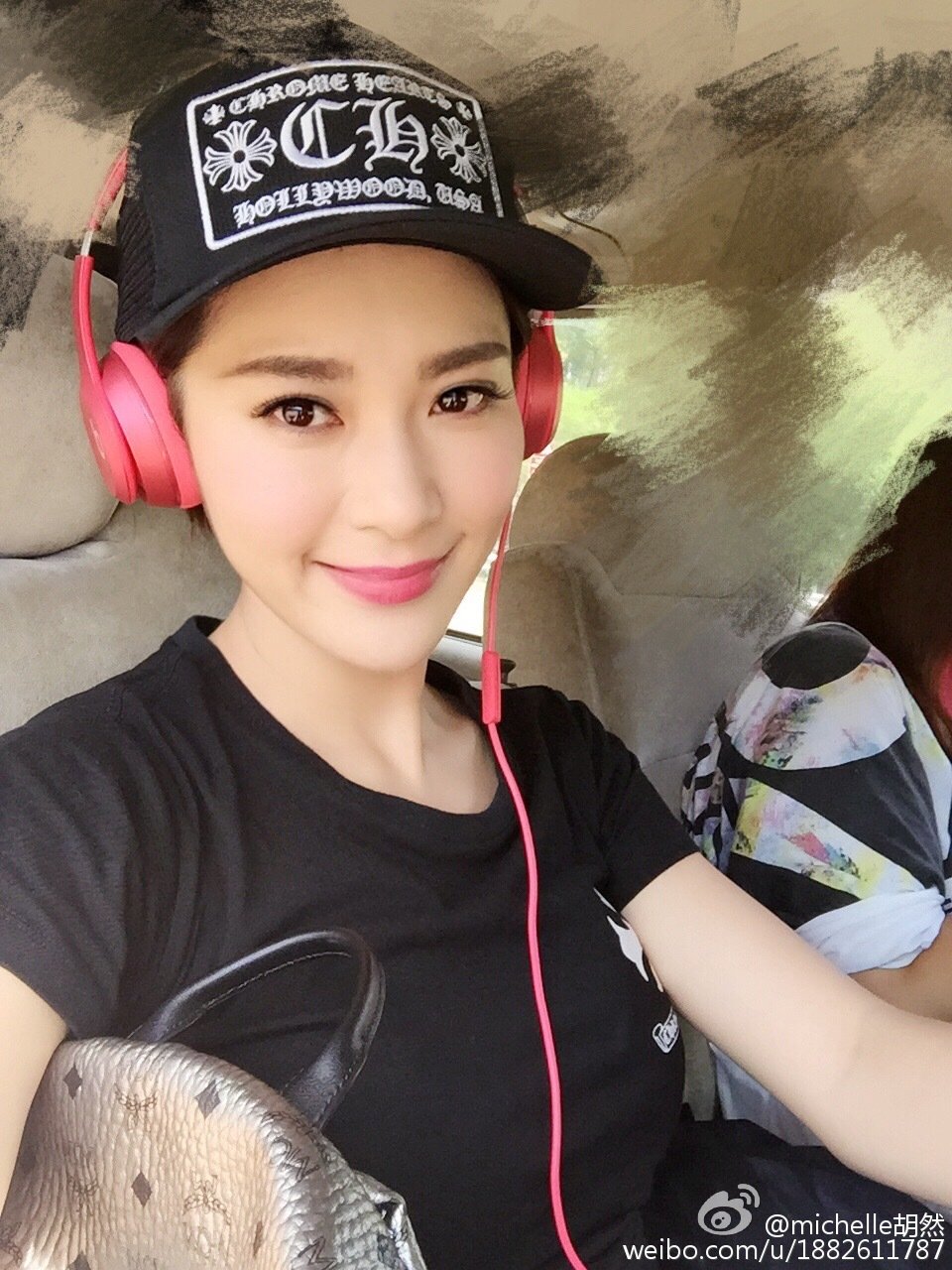 胡然 短发气质美女微博私房照诱惑写真图