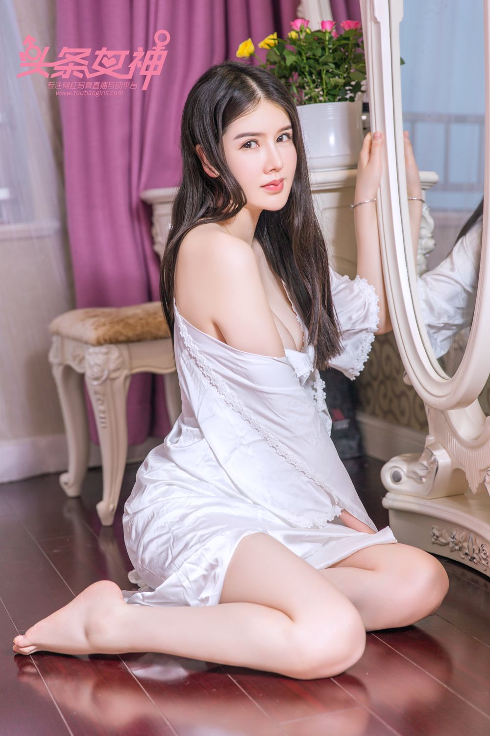 头条女神李丽莎 纯白睡衣一帘幽梦