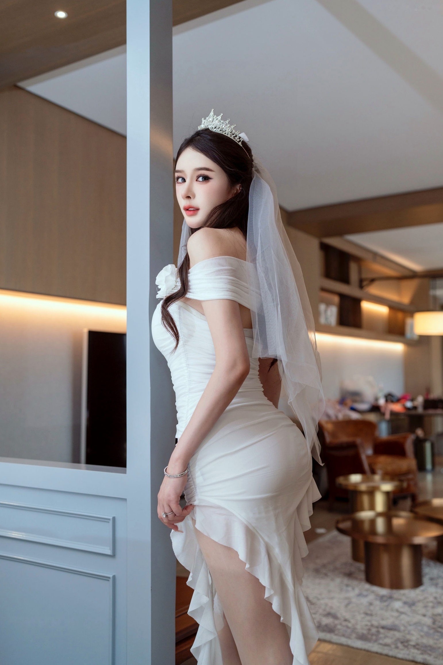 XR-Uncensored-李丽莎-在逃公主-XingYan星颜社-388-白色婚纱角色扮演-红蜡烛氛围感-私房大尺度