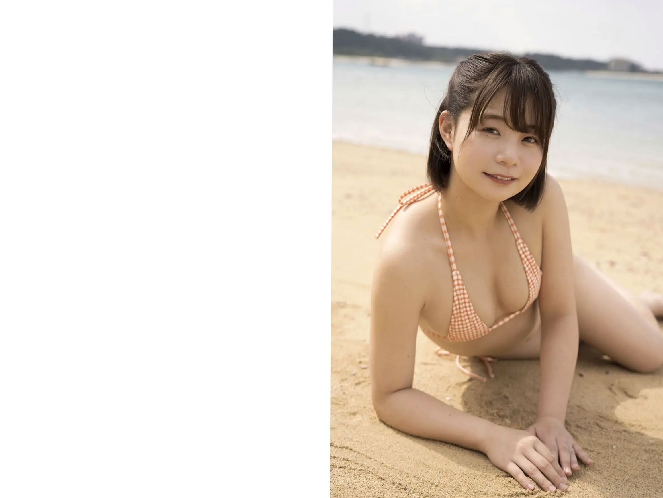 真奈 - 無邪気なおっぱい 日本清纯童颜巨乳性感比基尼户外写真