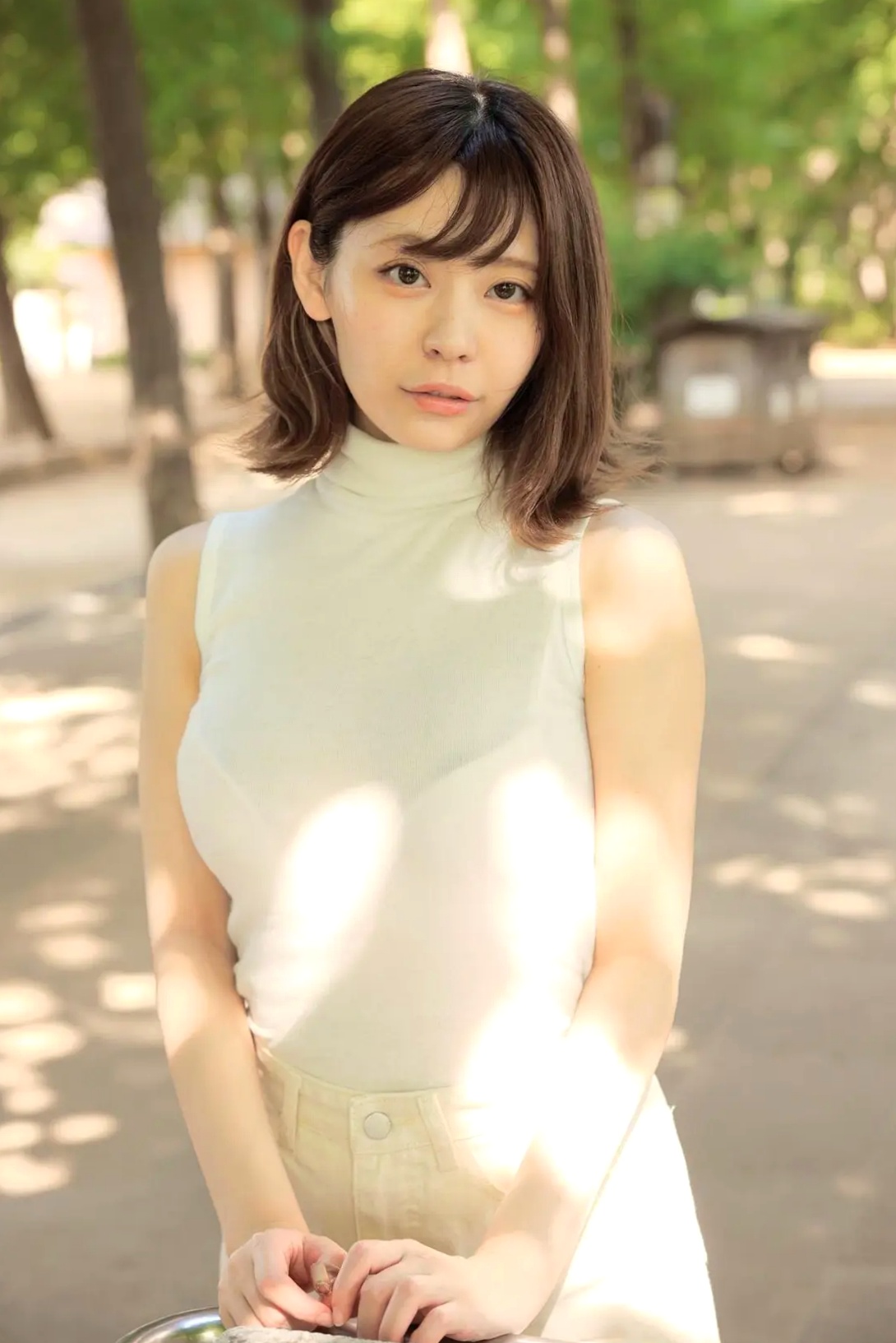 小日向結衣 - holiday 浴室泳装与卧室性感内衣私房写真