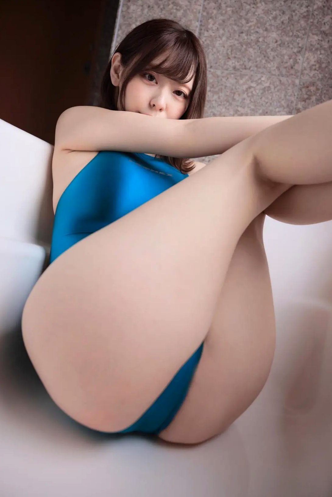 小日向結衣 - holiday 浴室泳装与卧室性感内衣私房写真