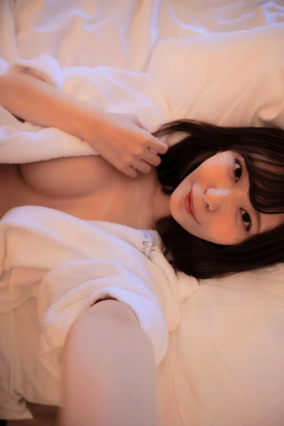 小日向結衣 - holiday 浴室泳装与卧室性感内衣私房写真