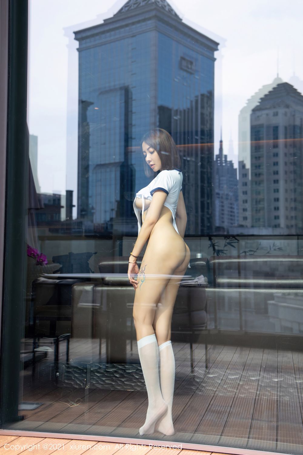 短发御姐果儿Victoria 白色连体衣服饰