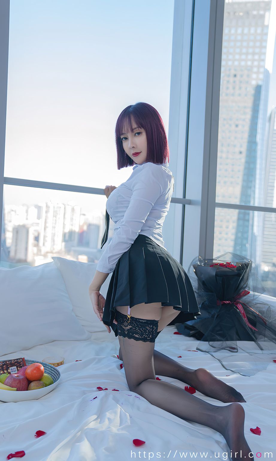 果儿Victoria衬衫之下 隐约可见心知所想