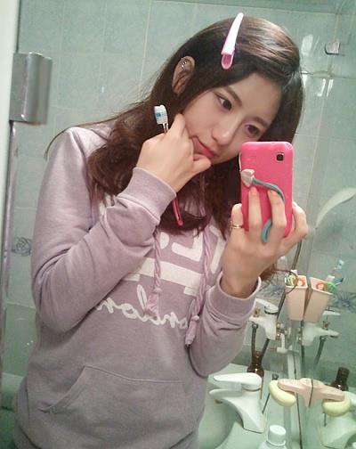 艺正花(예정화)-整容前的高中素颜照