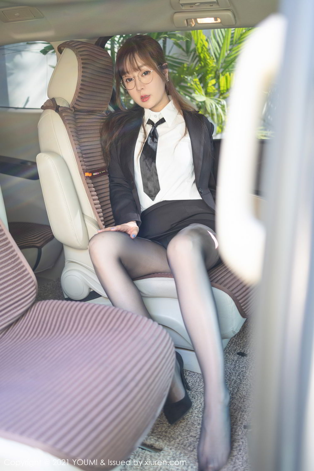 香车女郎王雨纯 时尚动感眼镜OL