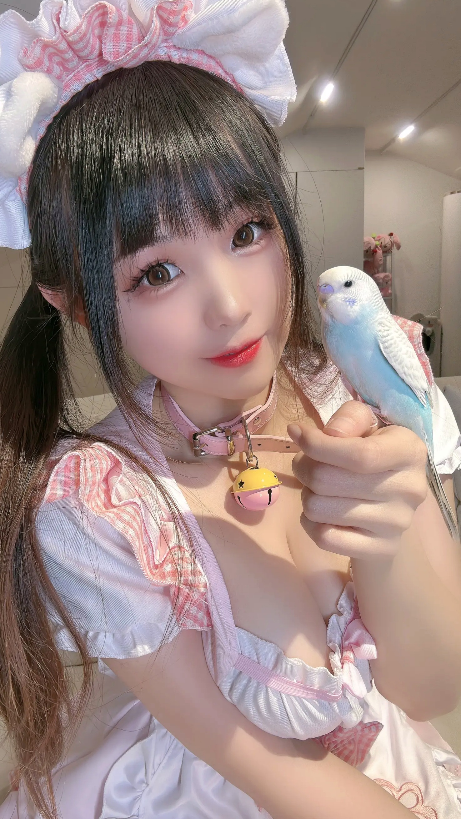 miko酱ww 2023年3月合集:百变女仆COS、清纯萌系私房与节日诱惑,极致身材尽显女神风采