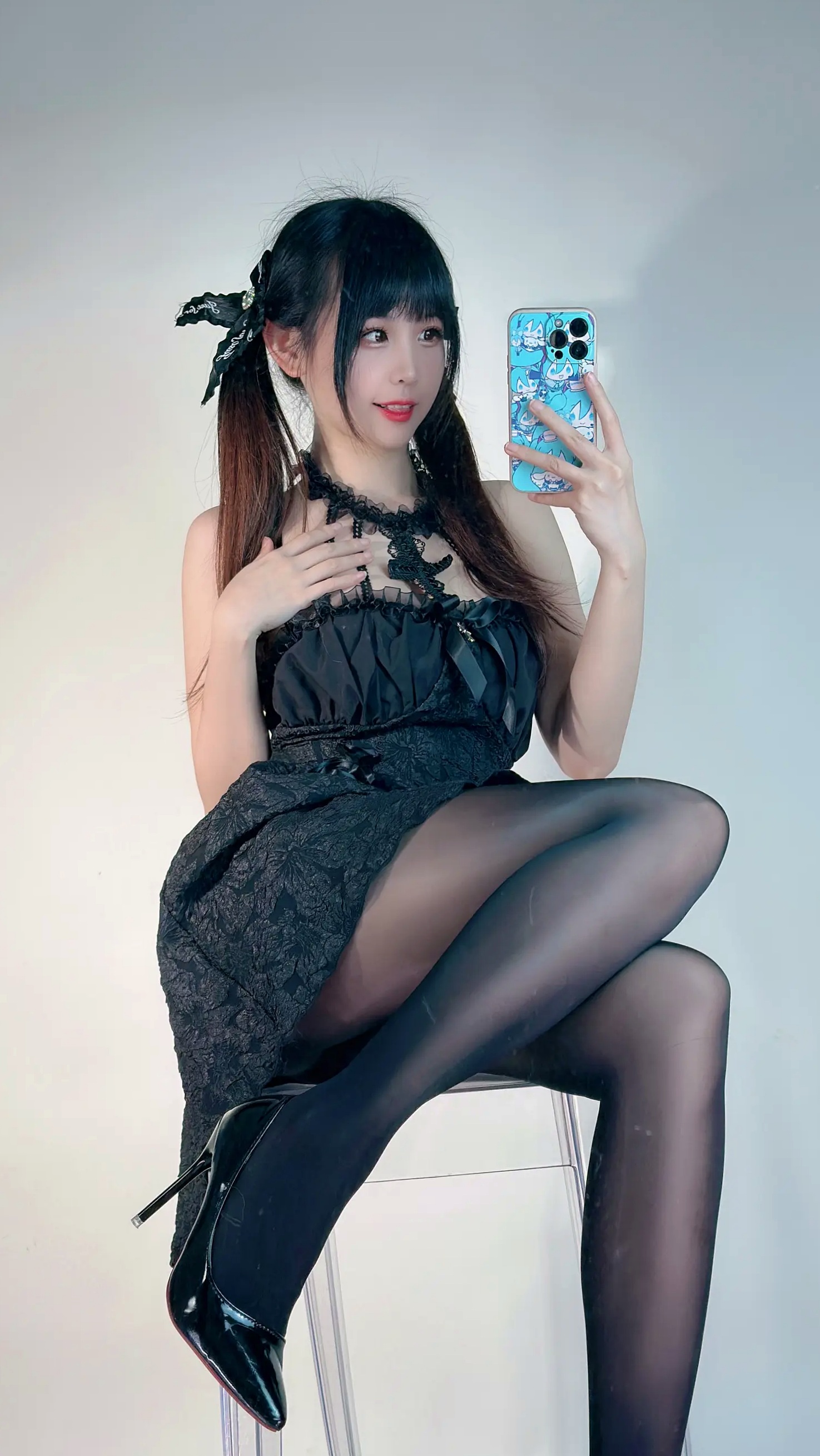miko酱ww 2023年3月合集:百变女仆COS、清纯萌系私房与节日诱惑,极致身材尽显女神风采