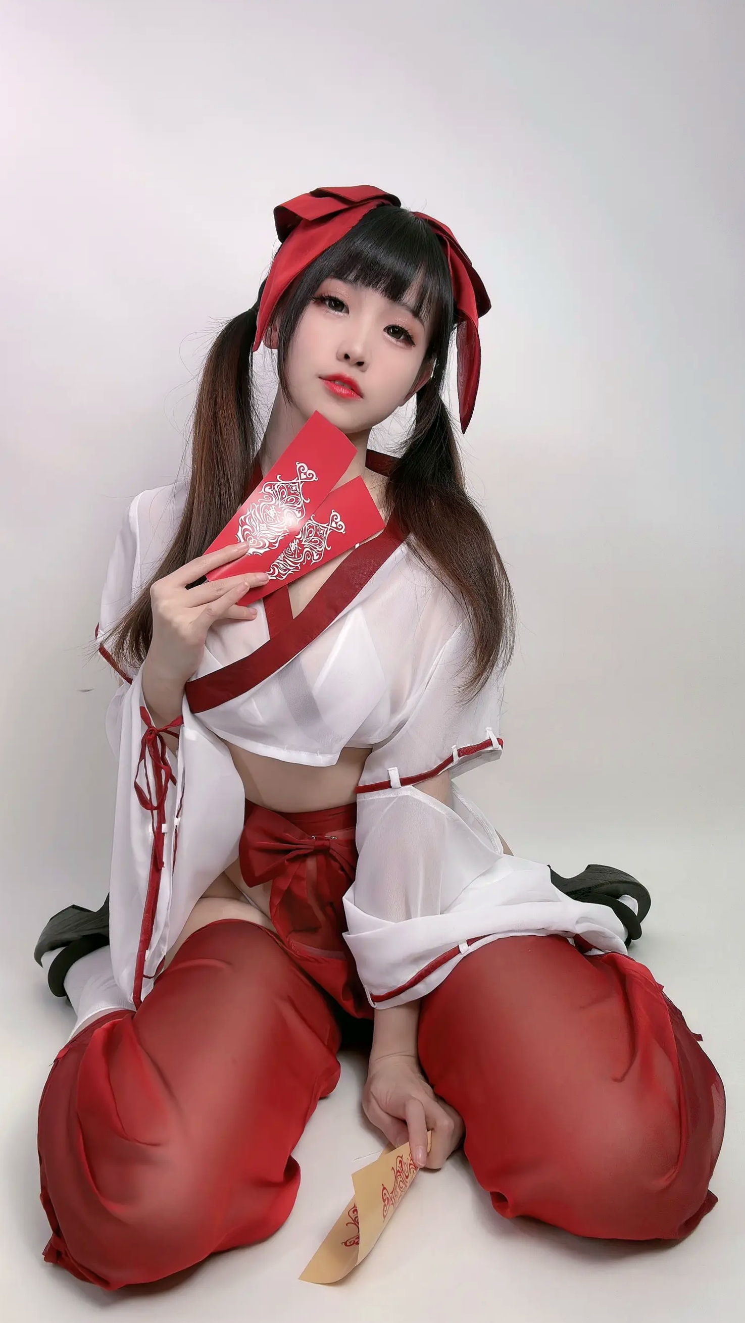miko酱ww 2023年3月合集:百变女仆COS、清纯萌系私房与节日诱惑,极致身材尽显女神风采