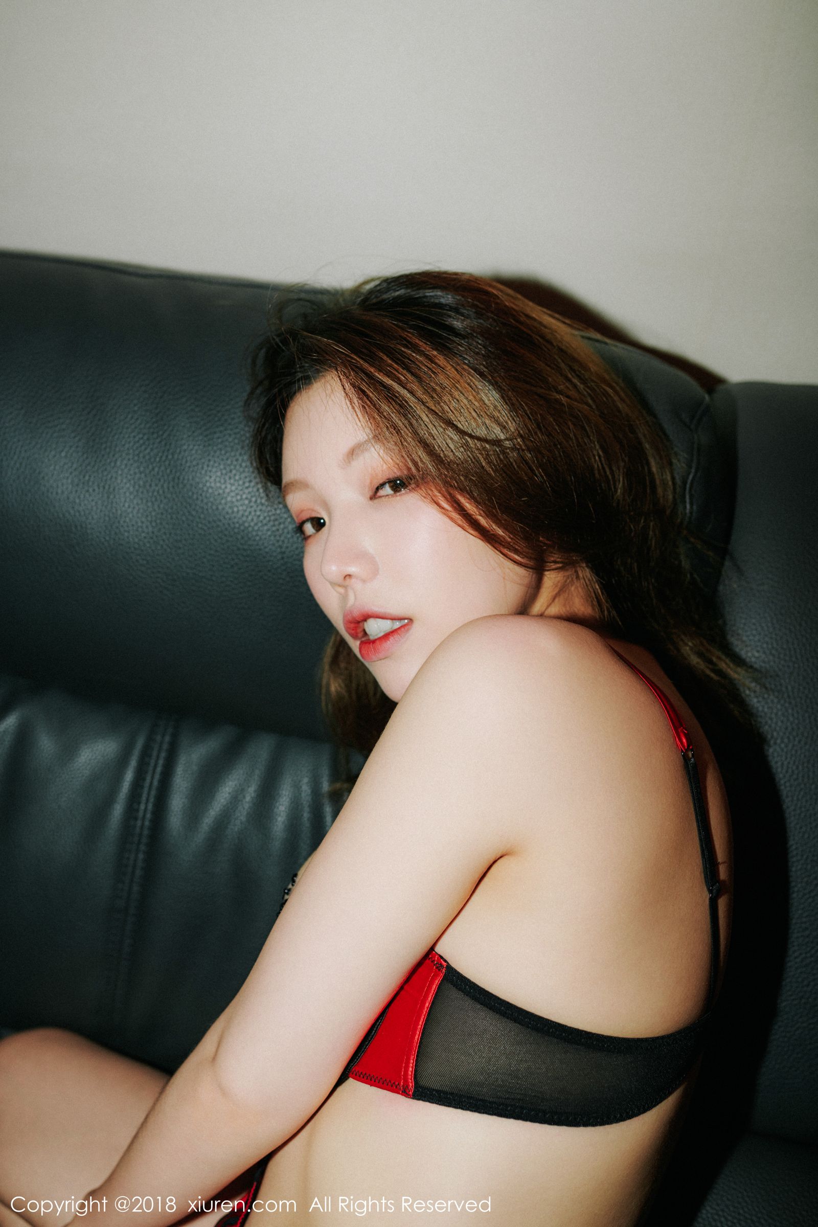 性感女神黄楽然 蕾丝美胸细腰红唇