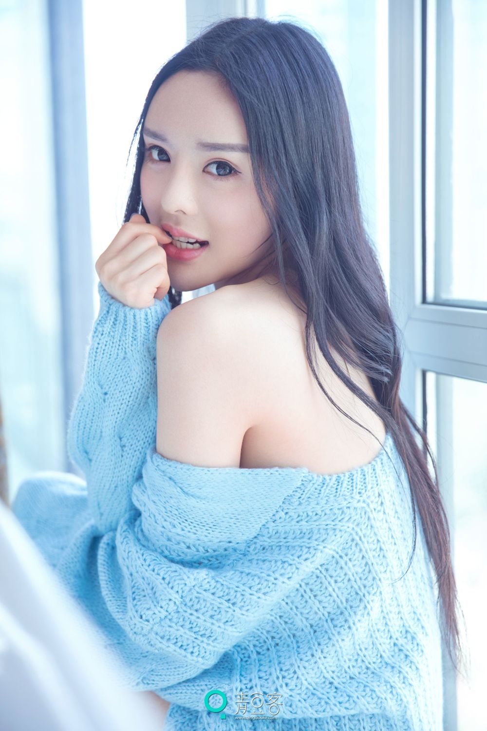 双马尾少女苏迪 尽展清纯魅力