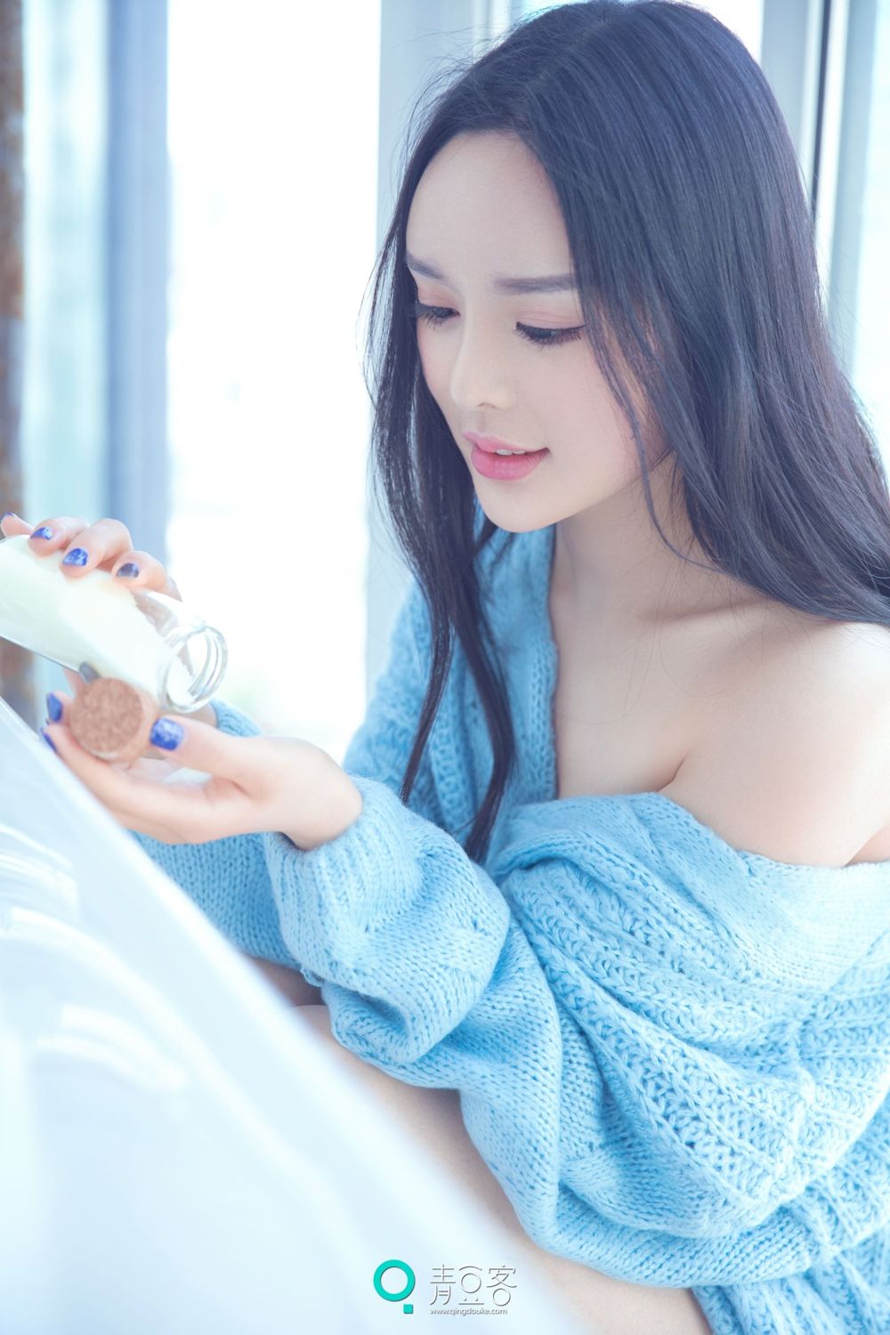 双马尾少女苏迪 尽展清纯魅力