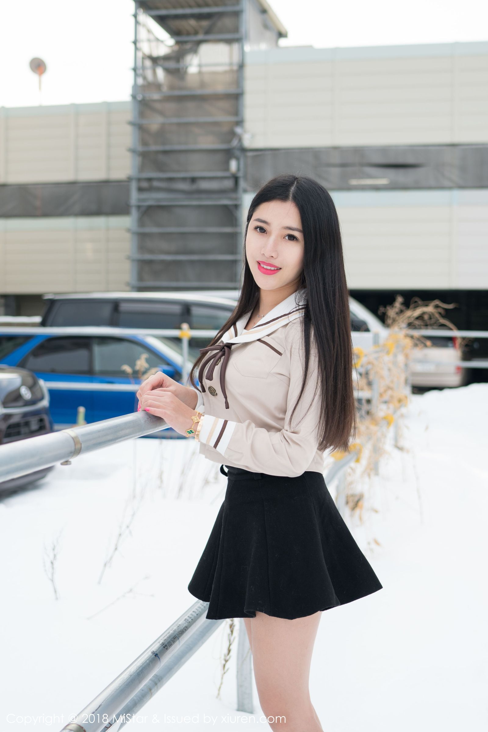 雪景佳人陈嘉嘉 明艳气质桃粉肚兜