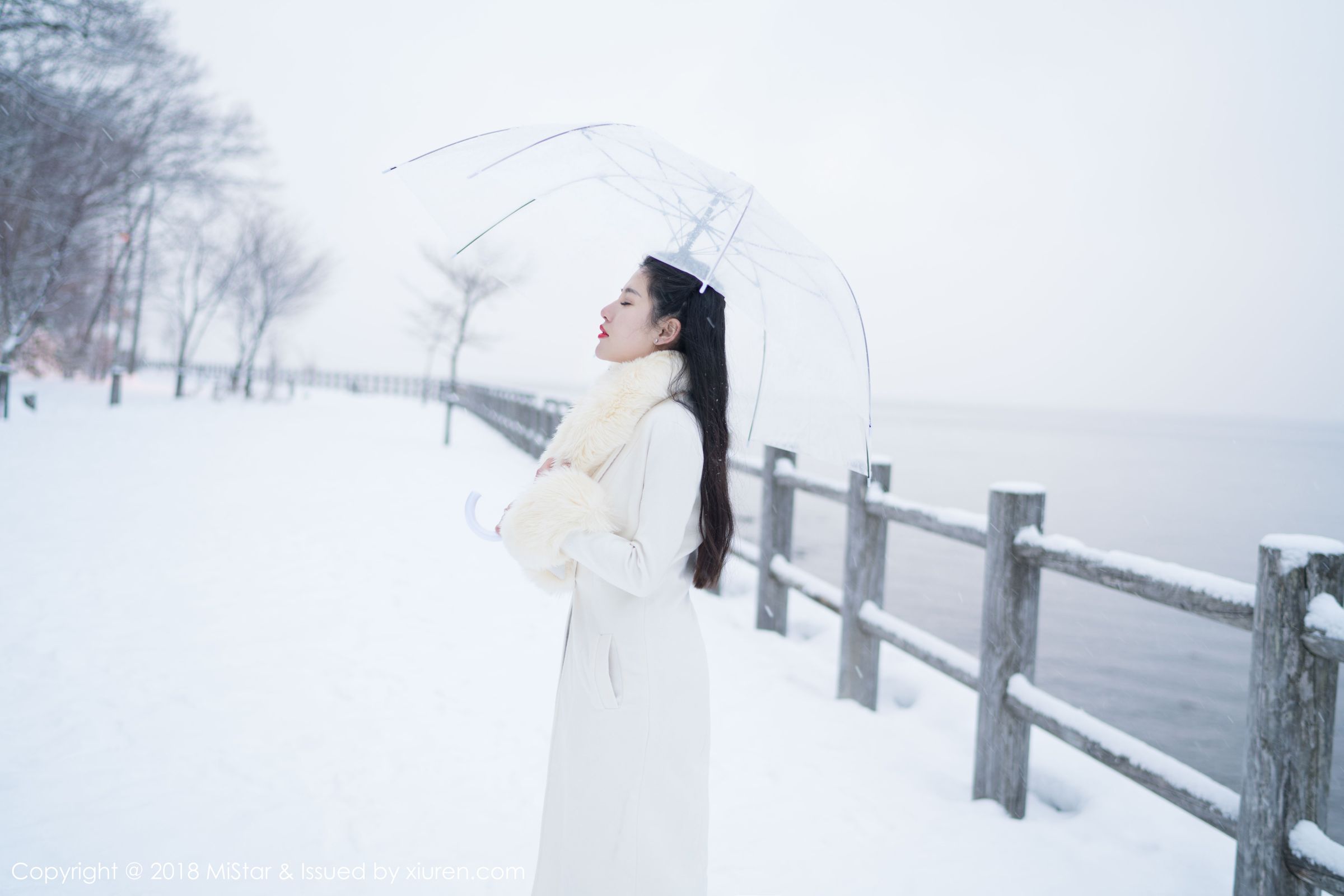 雪景佳人陈嘉嘉 明艳气质桃粉肚兜