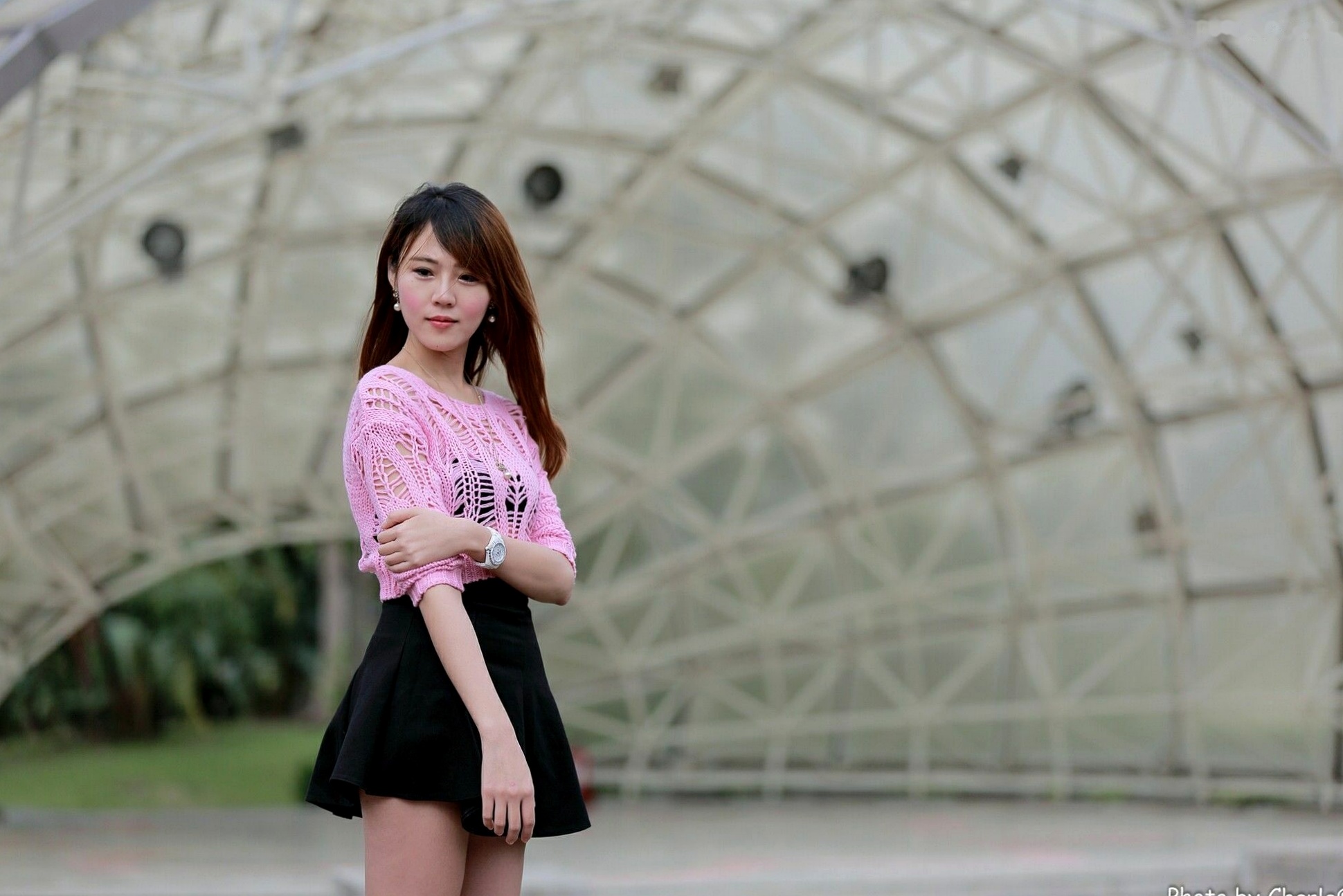 台湾正妹艾琳士林官邸外拍写真,三套精美穿搭尽显甜美知性气质与修长美腿,82P高清街拍图集