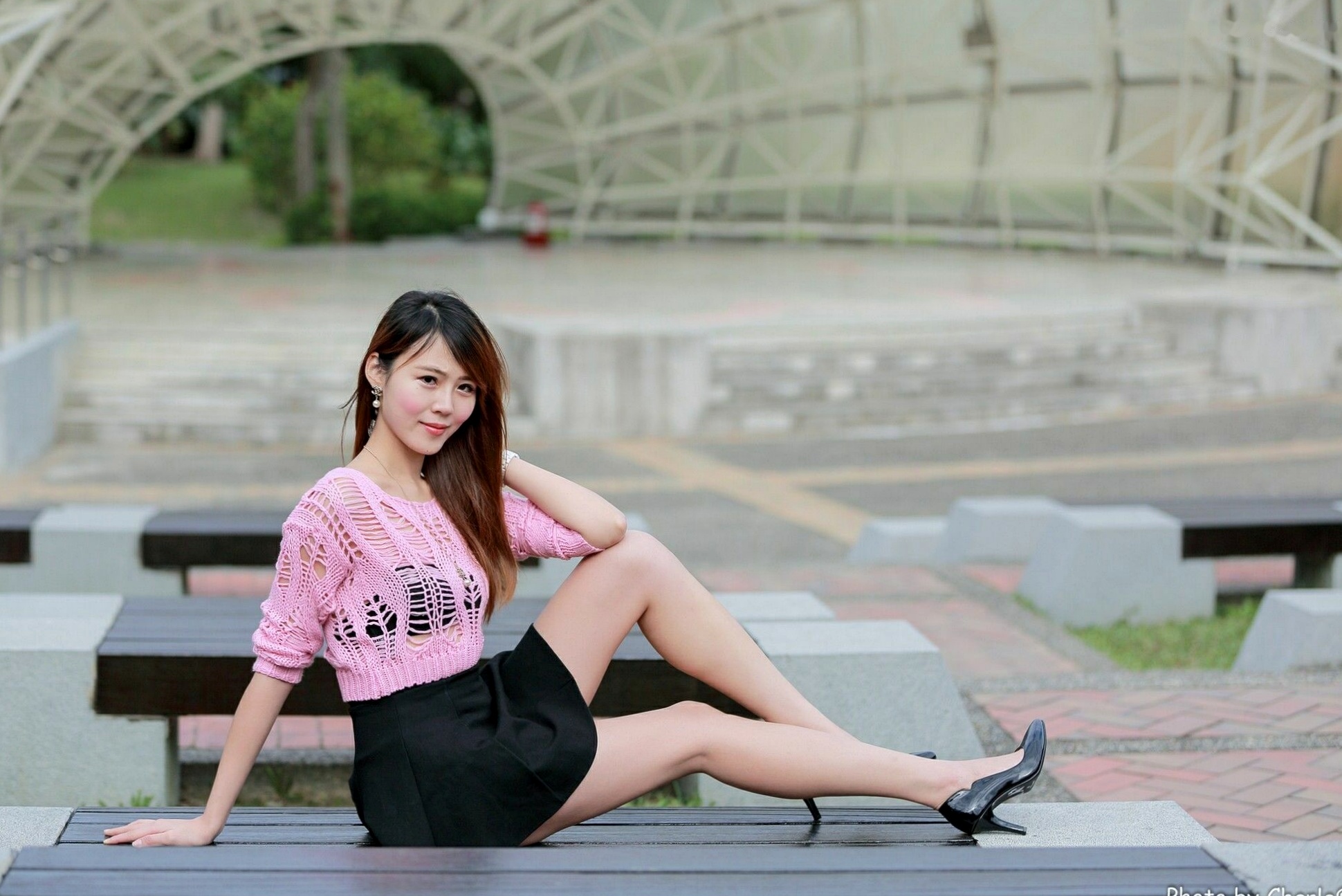 台湾正妹艾琳士林官邸外拍写真,三套精美穿搭尽显甜美知性气质与修长美腿,82P高清街拍图集