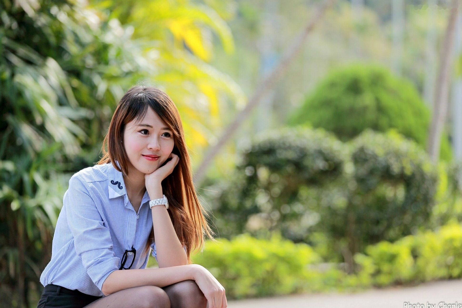 台湾正妹艾琳士林官邸外拍写真,三套精美穿搭尽显甜美知性气质与修长美腿,82P高清街拍图集