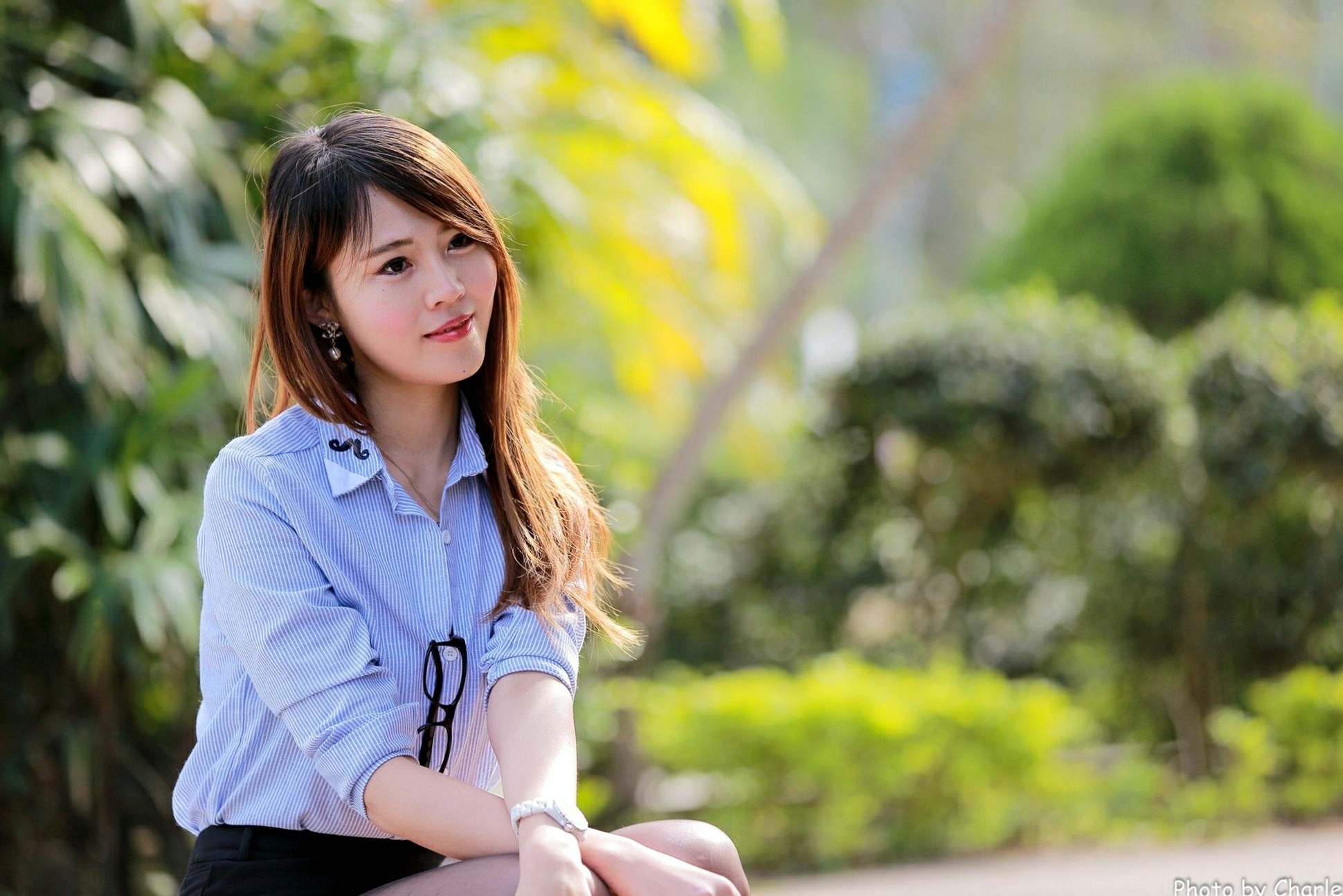 台湾正妹艾琳士林官邸外拍写真,三套精美穿搭尽显甜美知性气质与修长美腿,82P高清街拍图集