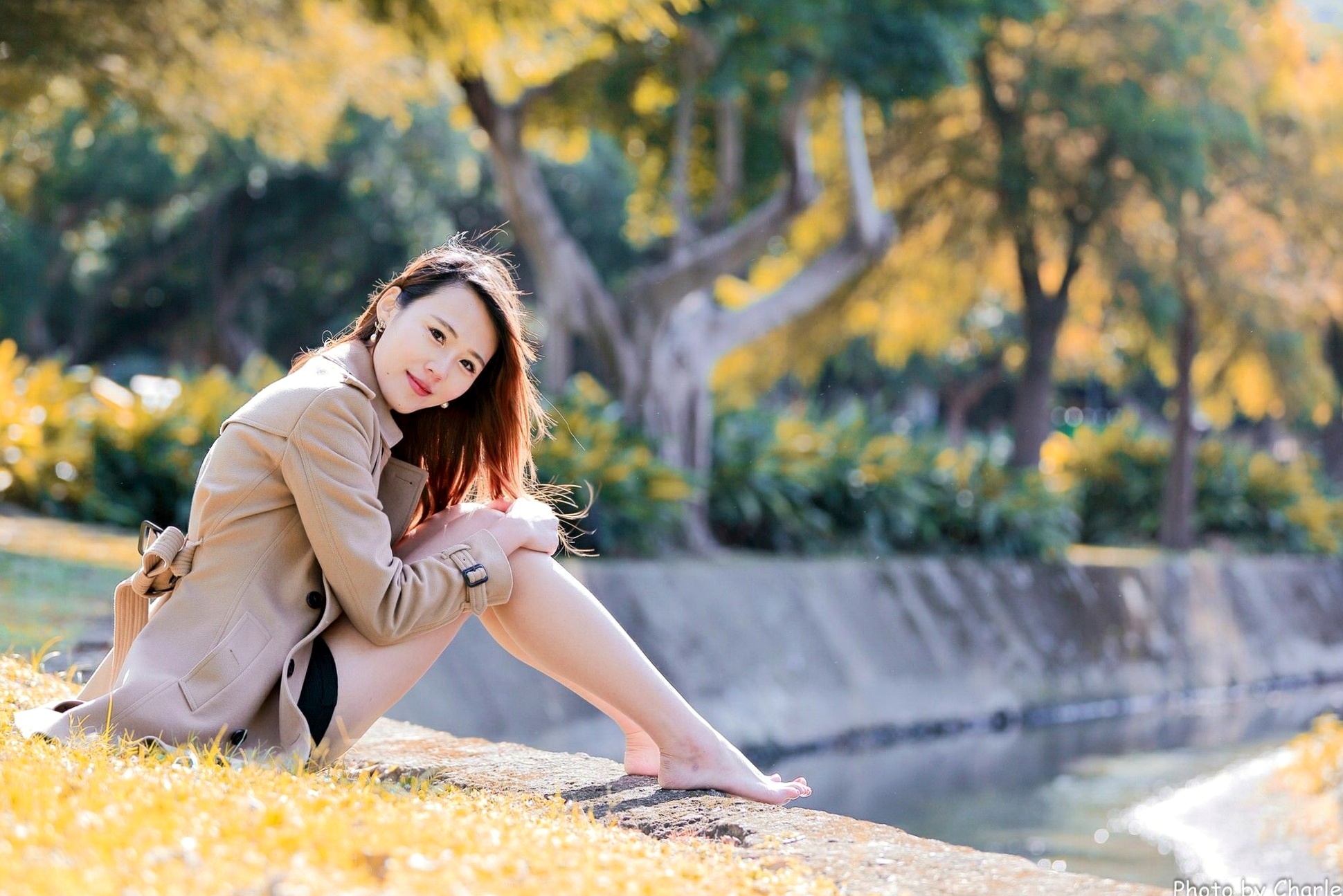 台湾正妹艾琳士林官邸外拍写真,三套精美穿搭尽显甜美知性气质与修长美腿,82P高清街拍图集