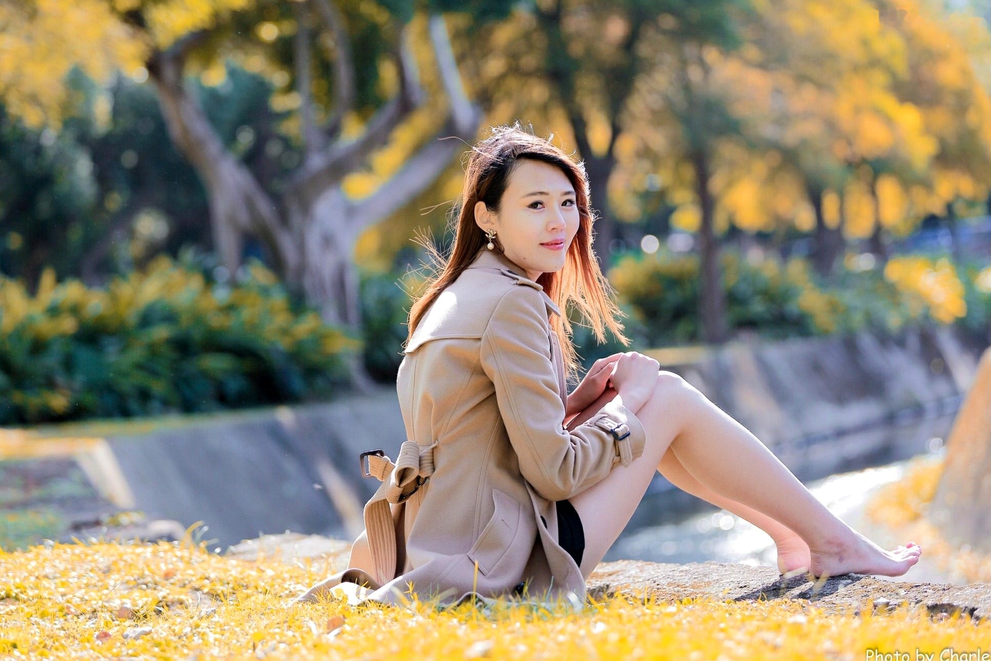 台湾正妹艾琳士林官邸外拍写真,三套精美穿搭尽显甜美知性气质与修长美腿,82P高清街拍图集