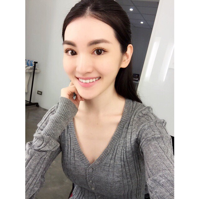 尤致妍(尤緻研)-白皙美腿气质正妹