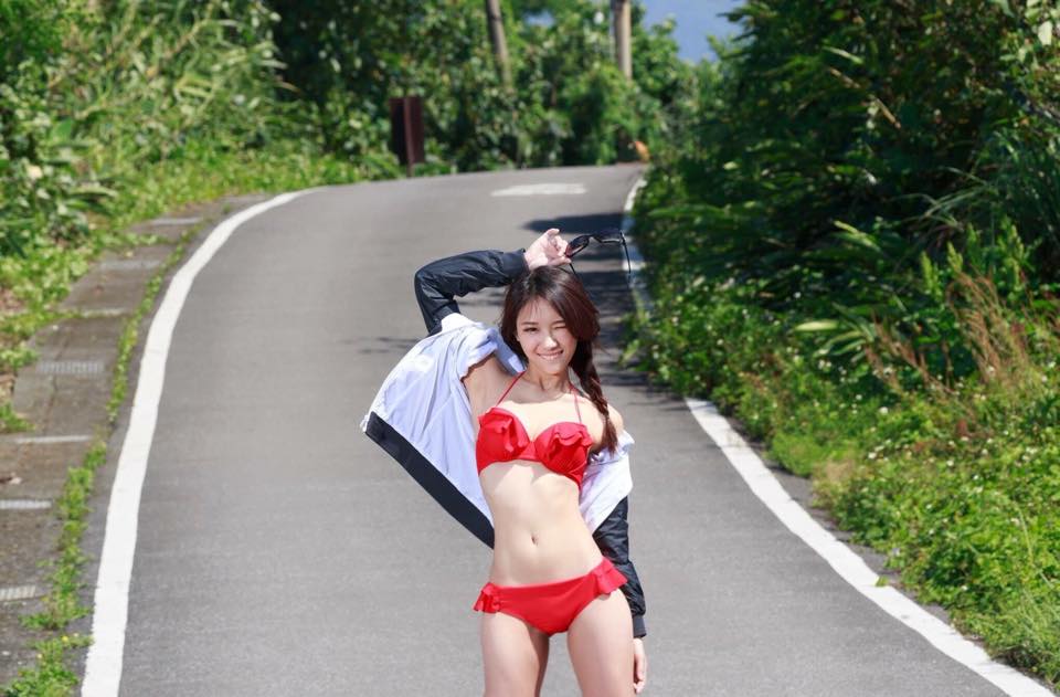 熊熊儿-台湾32D正妹的俏皮私房照诱惑写真图